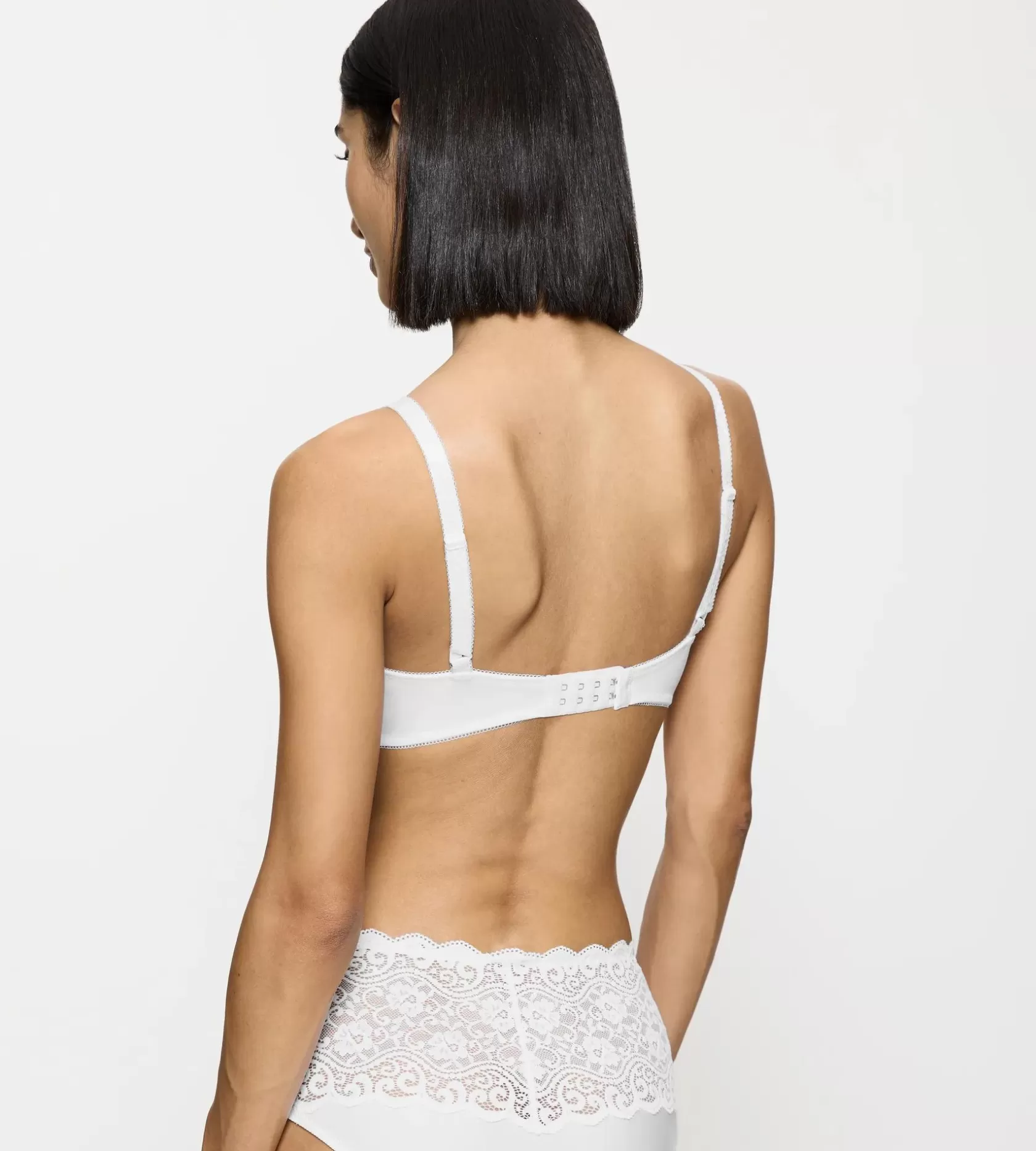 amourette_5-20.webp Triumph AMOURETTE White Discount