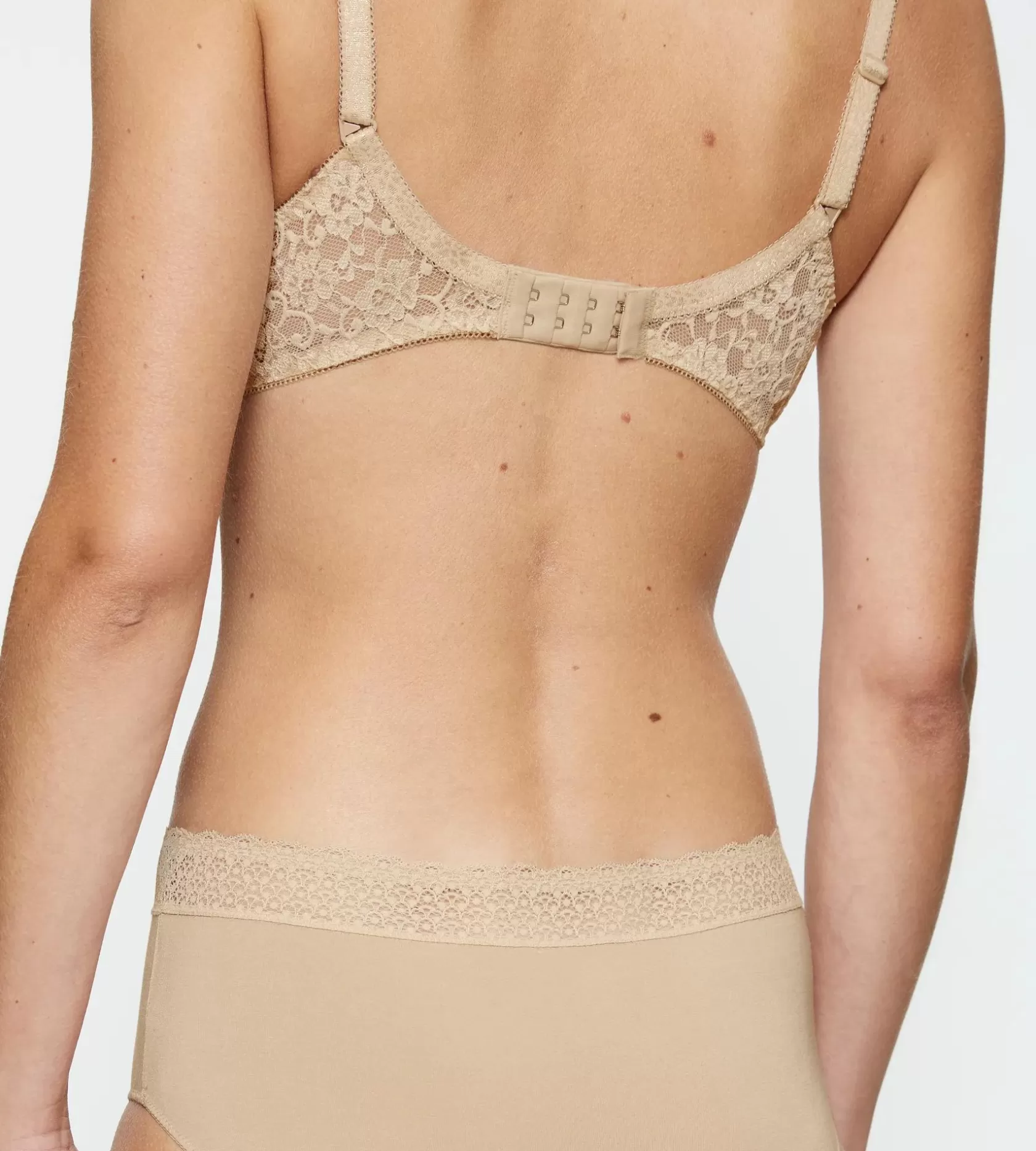 amourette_5-27.webp Triumph AMOURETTE Skin Fashion