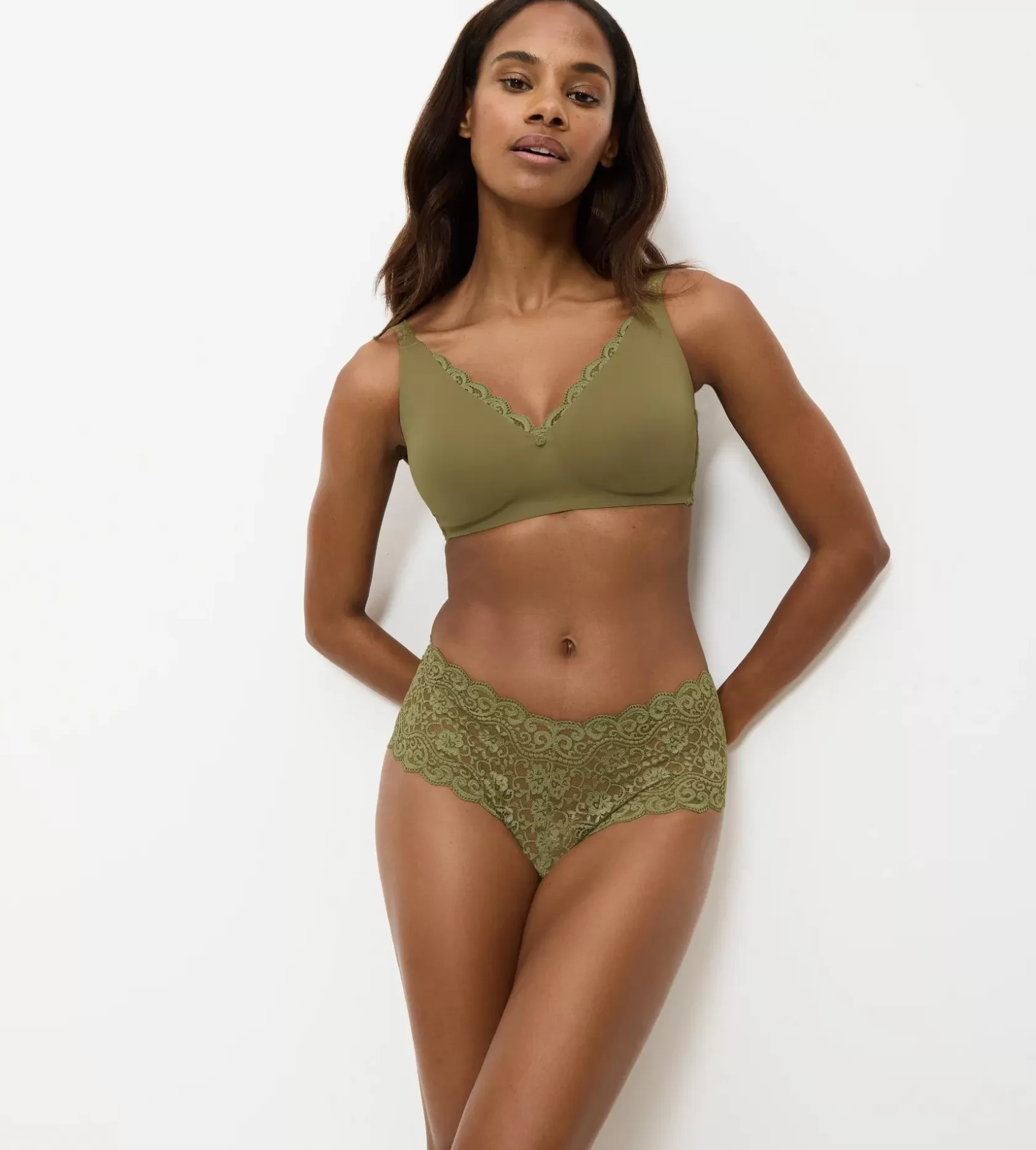 amourette_6-42.webp Triumph AMOURETTE MartiniOlive Best