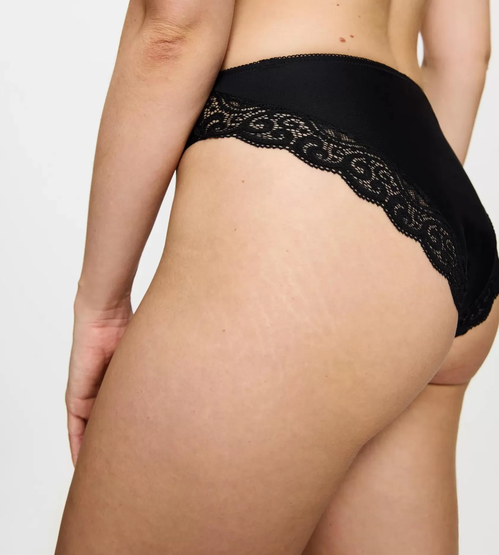 amourette_7-10.webp Triumph AMOURETTE Black Clearance