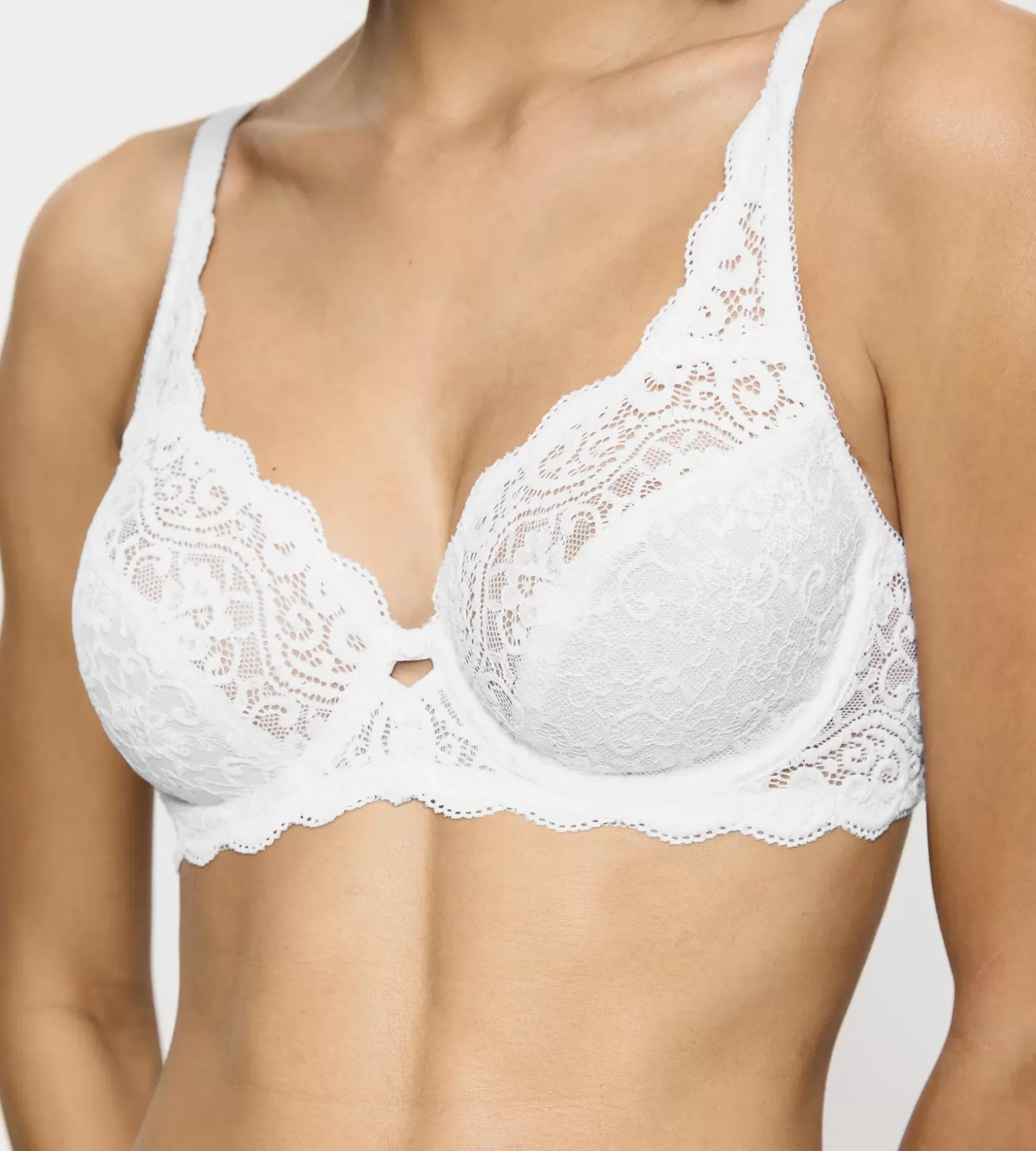 amourette_7-20.webp Triumph AMOURETTE White Discount