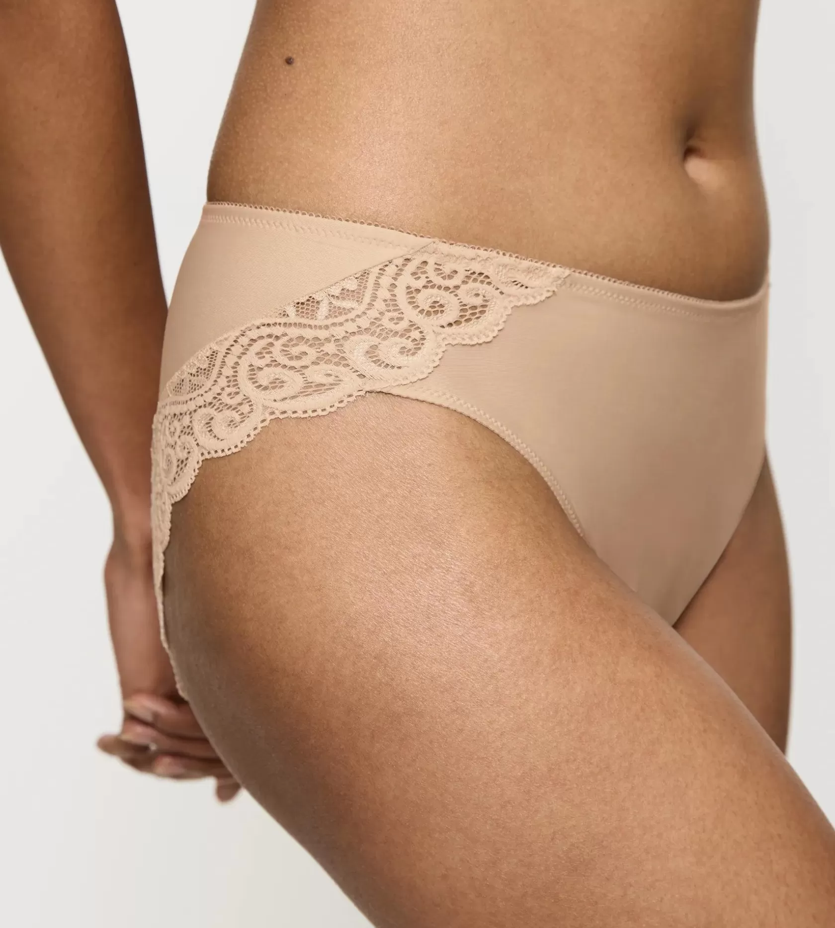 amourette_7-8.webp Triumph AMOURETTE Skin Online