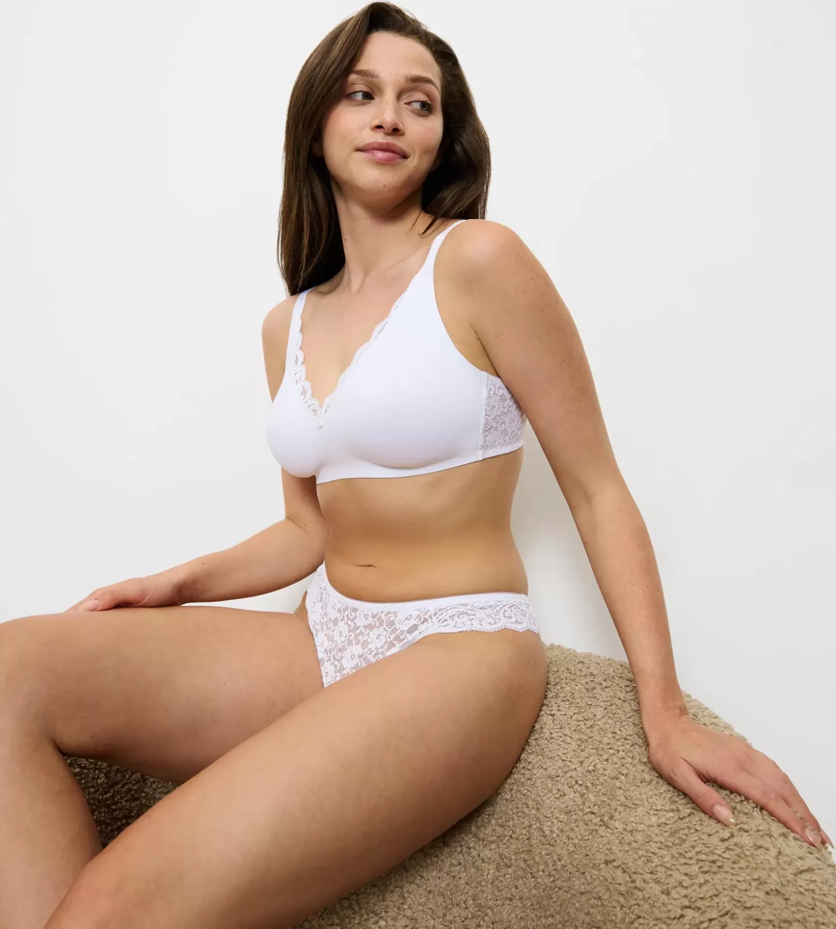 amourette_8-1.webp Triumph AMOURETTE White Discount