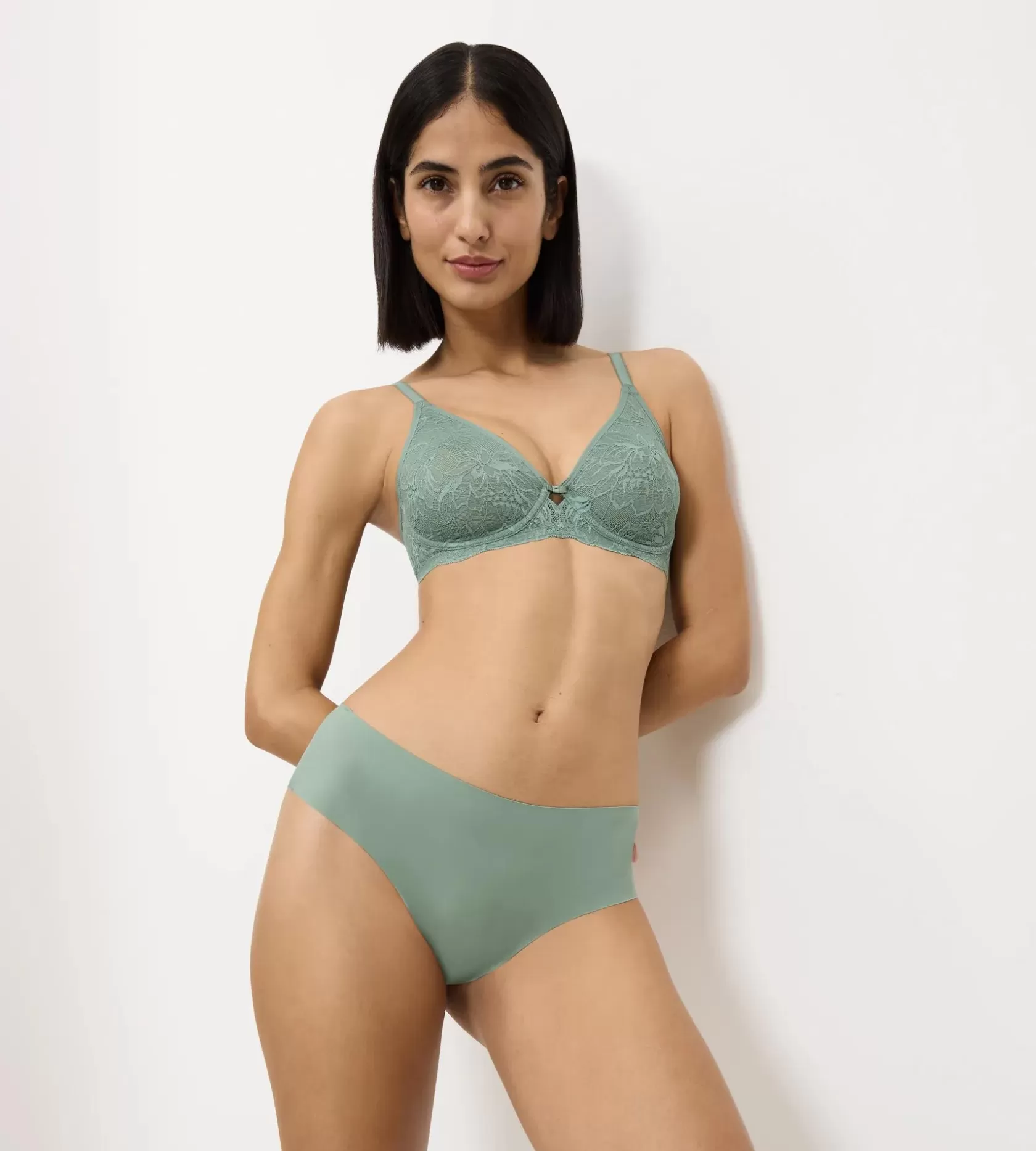 amourette_charm_6-24.webp Triumph AMOURETTE CHARM Abstinthe Fashion