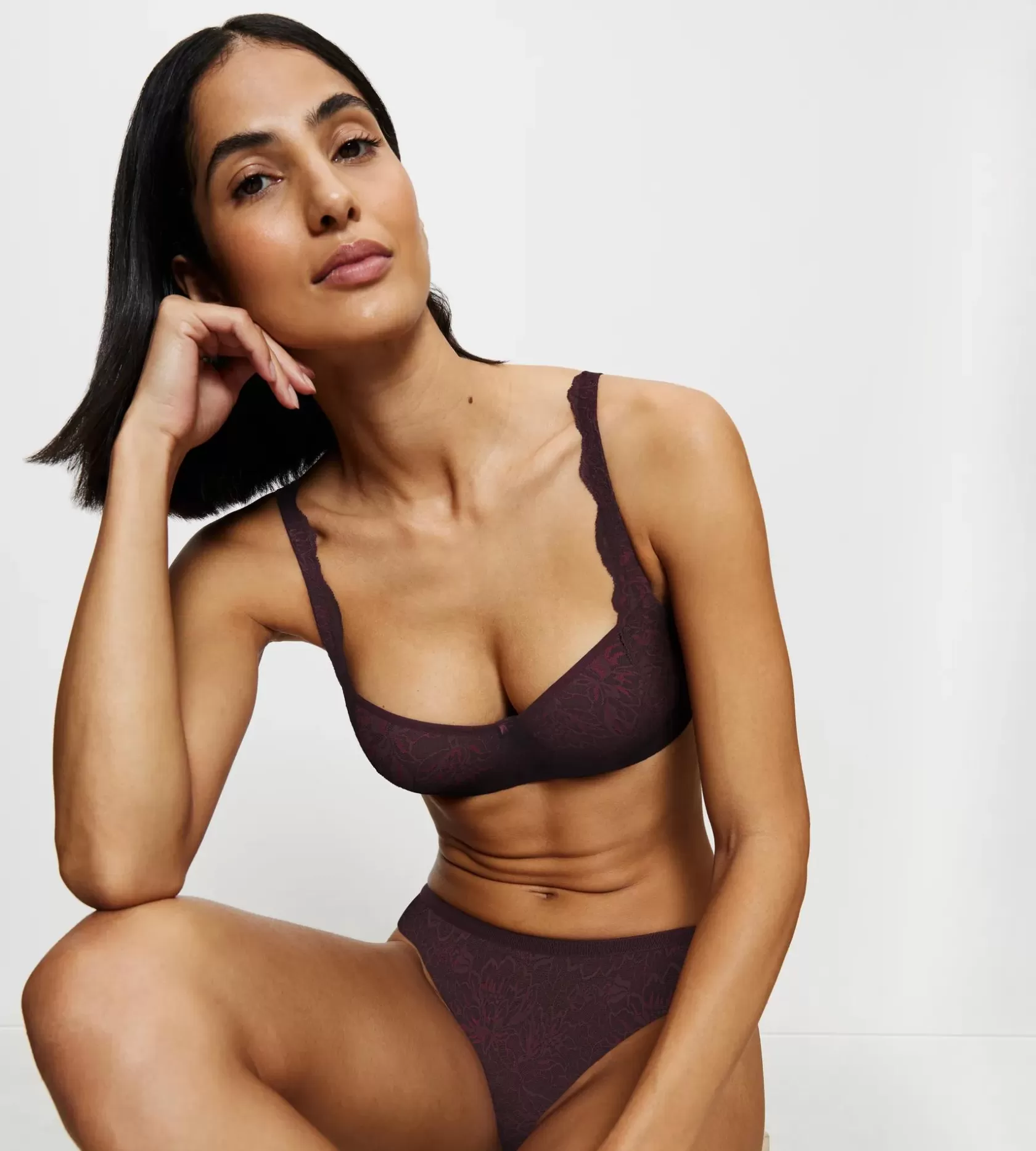 amourette_charm_6-34.webp Triumph AMOURETTE CHARM Burgundy Hot