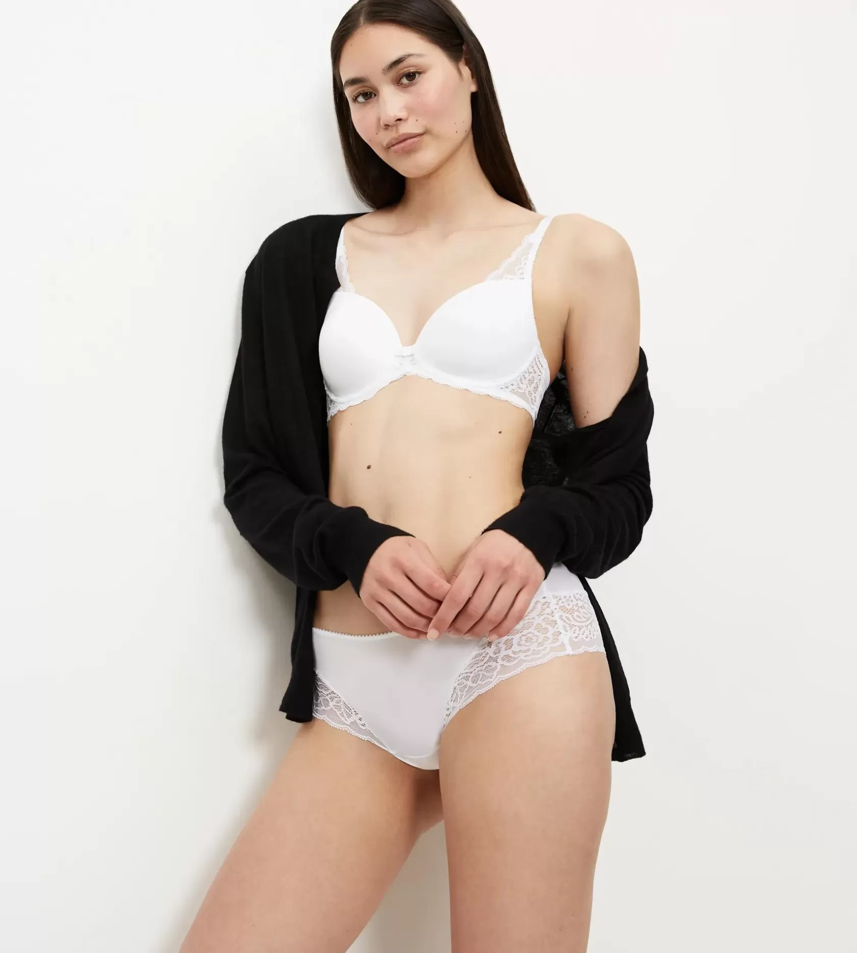 amourette_spotlight_6-3.webp Triumph AMOURETTE SPOTLIGHT White Store