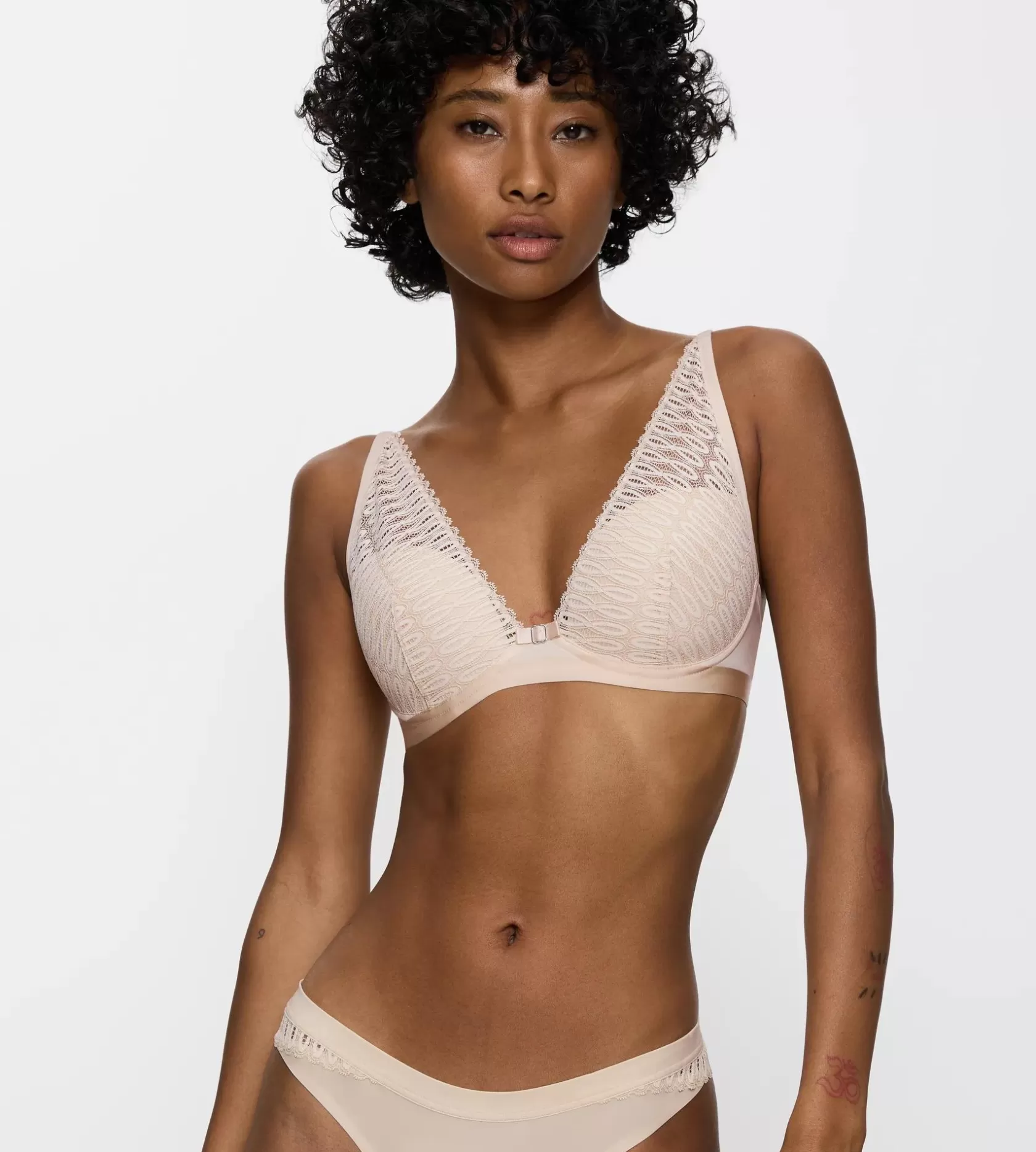 Triumph AURA SPOTLIGHT CreamyDream Discount