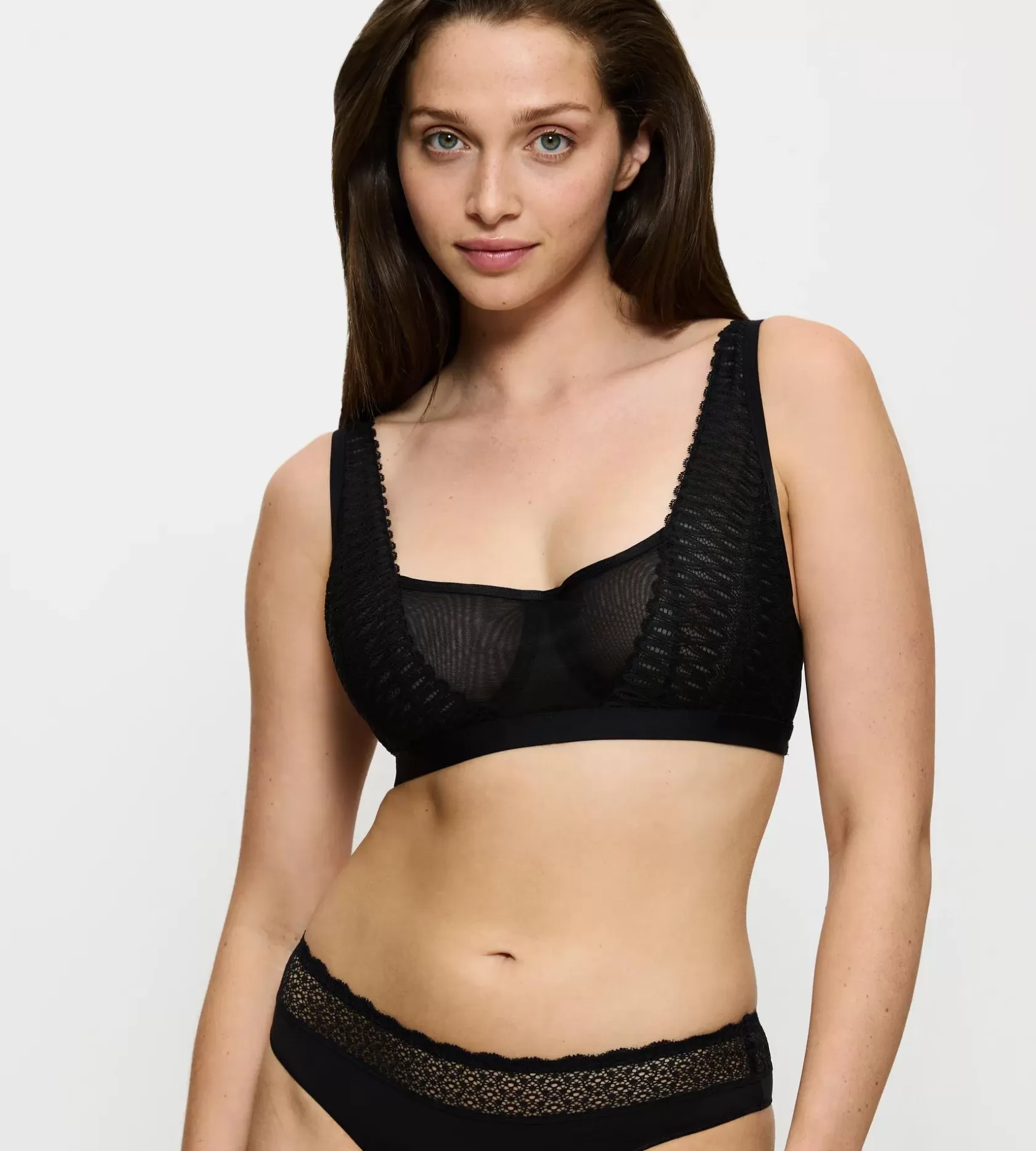 Triumph AURA SPOTLIGHT Black Outlet