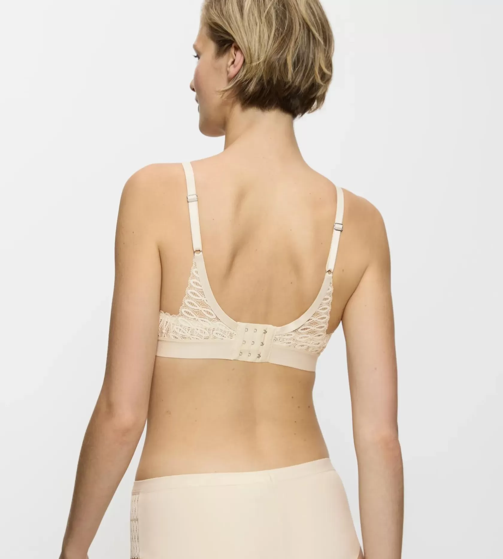 aura_spotlight_5-21.webp Triumph AURA SPOTLIGHT CreamyDream Outlet