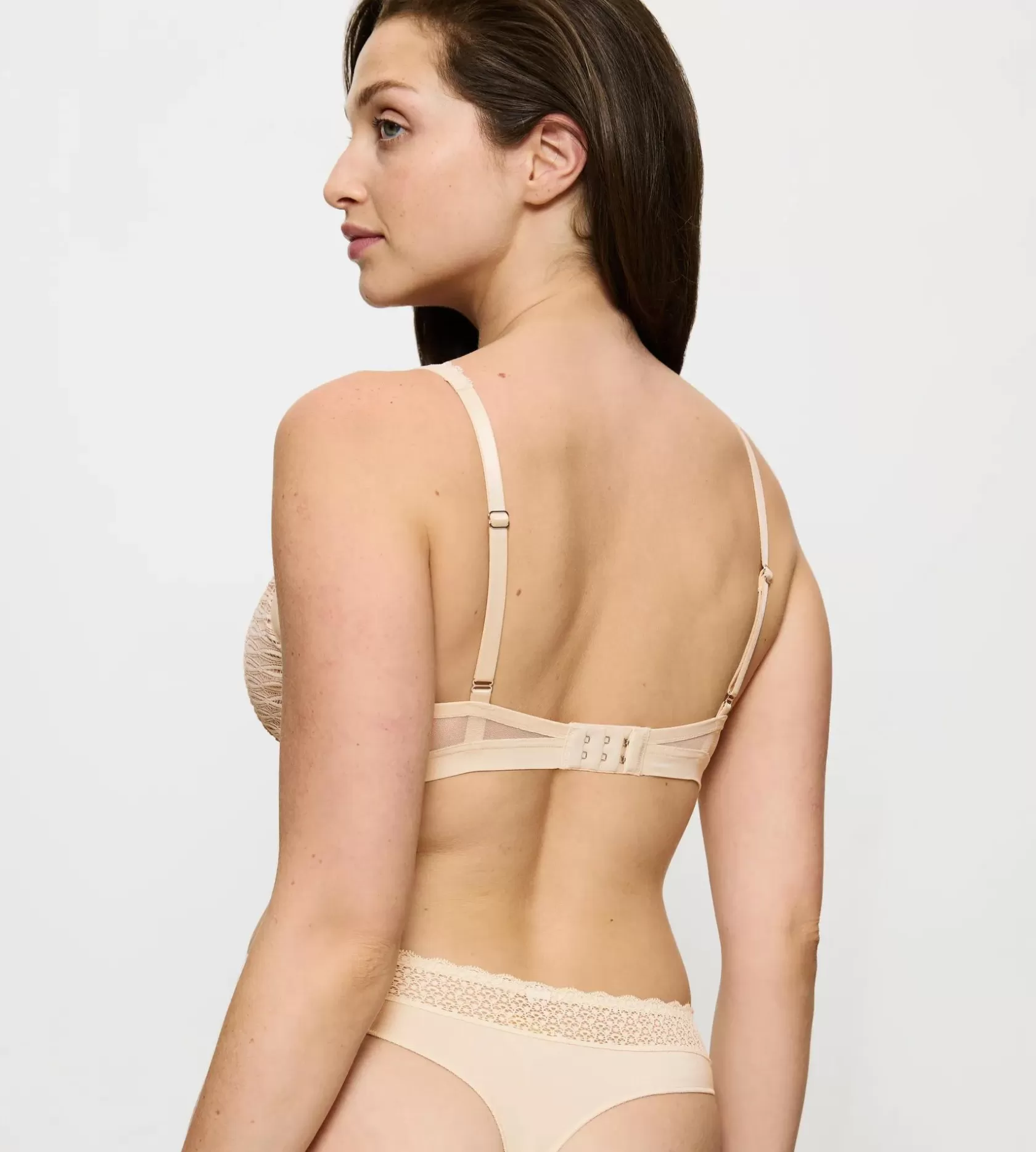 aura_spotlight_5-25.webp Triumph AURA SPOTLIGHT CreamyDream Store