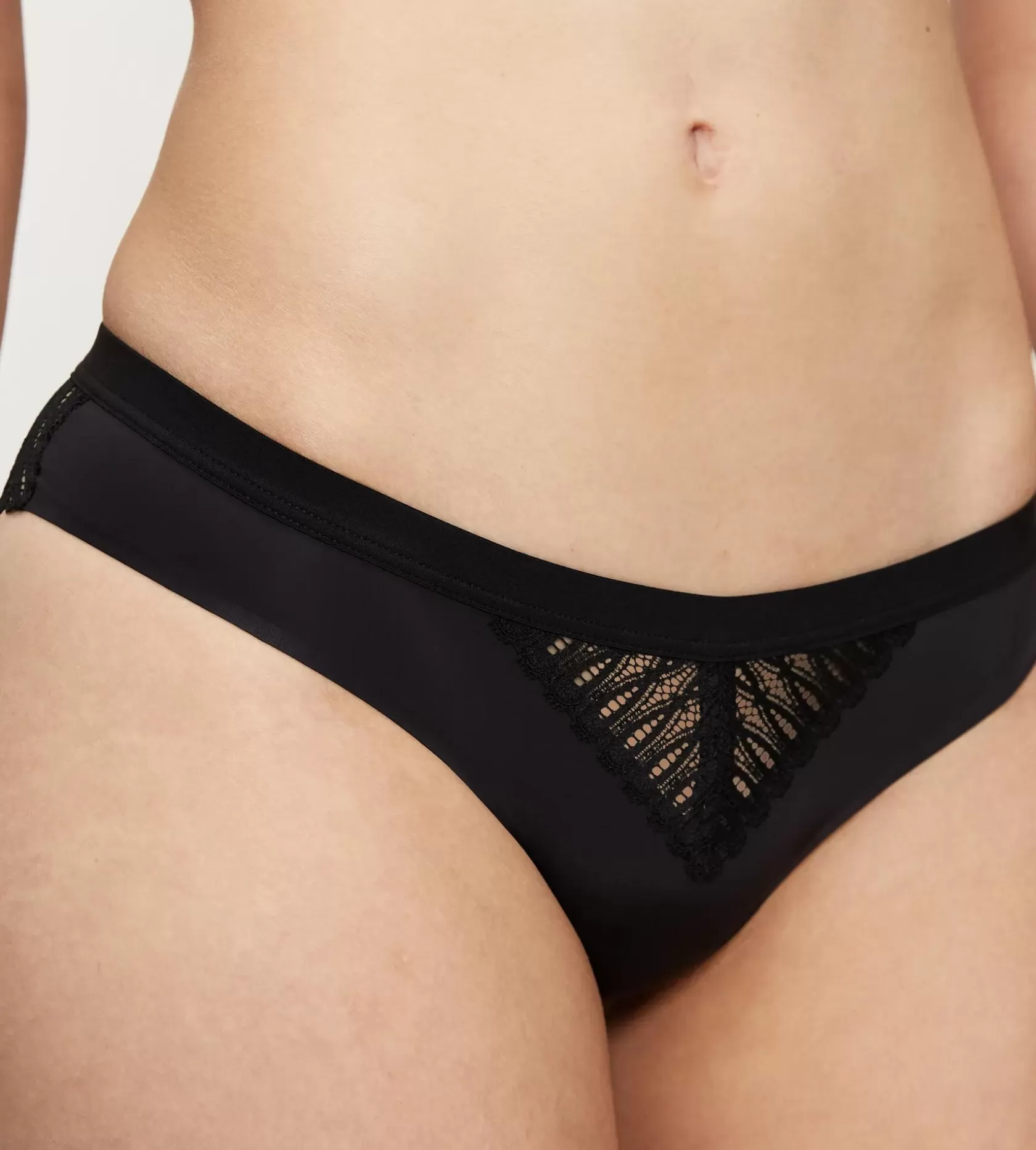 aura_spotlight_7-20.webp Triumph AURA SPOTLIGHT Black Hot