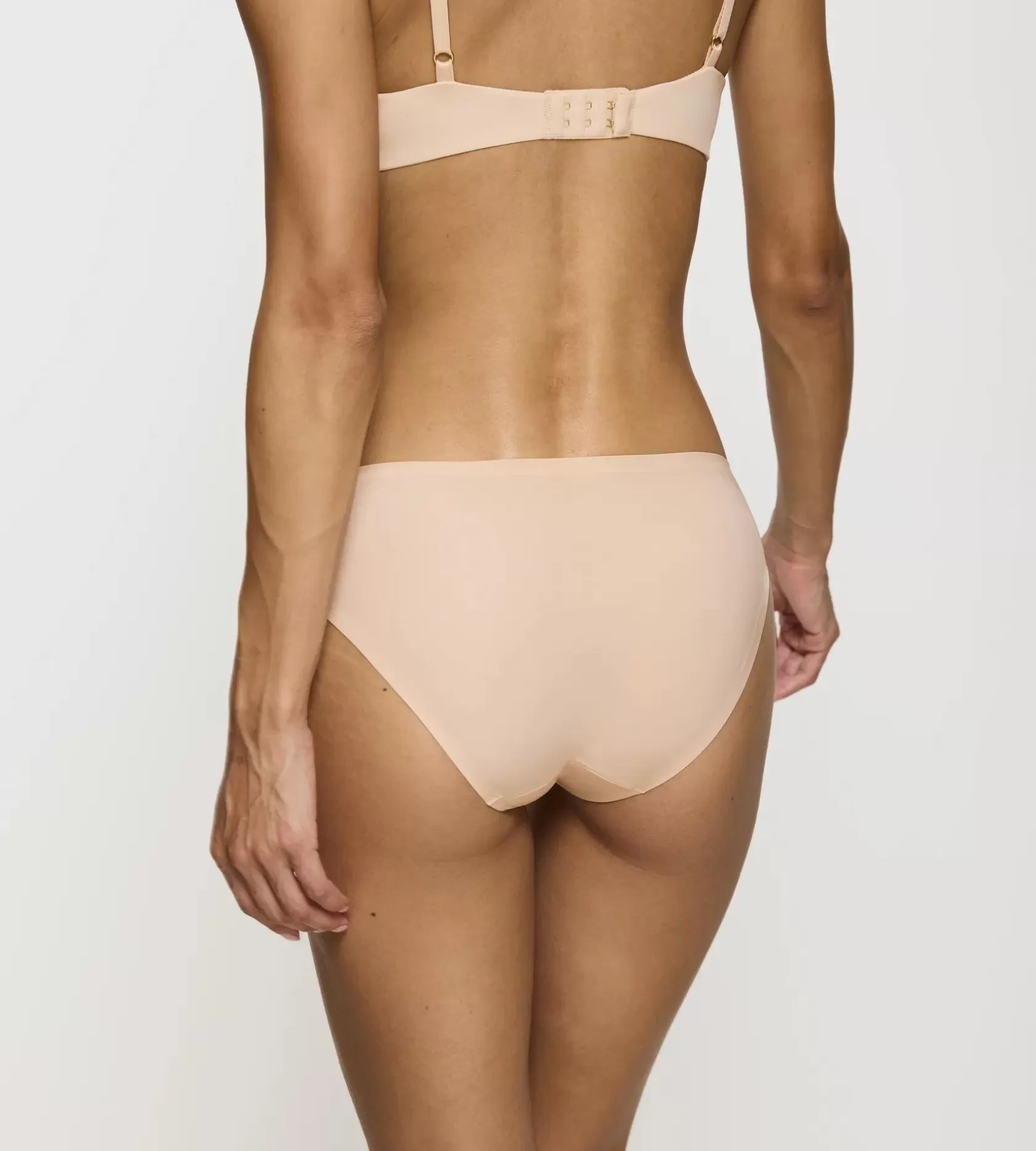 body_makeup_essentials_5-1.webp Triumph BODY MAKE-UP ESSENTIALS NudeBeige Shop