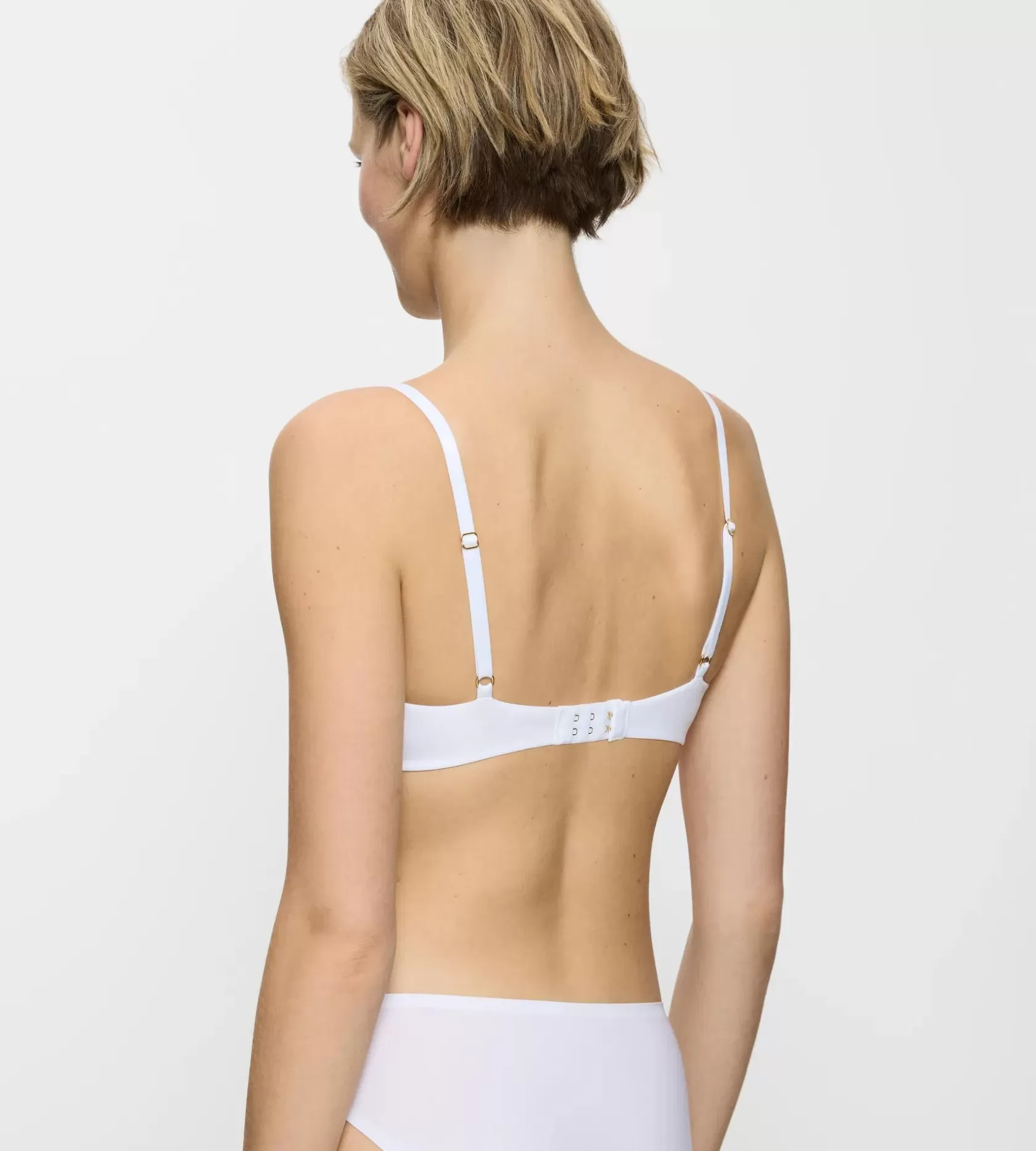 body_makeup_essentials_5-10.webp Triumph BODY MAKE-UP ESSENTIALS White Shop