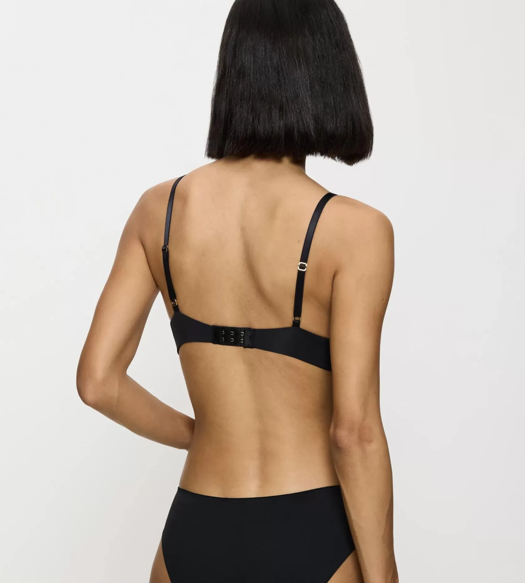 body_makeup_essentials_5-18.webp Triumph BODY MAKE-UP ESSENTIALS Black Flash Sale