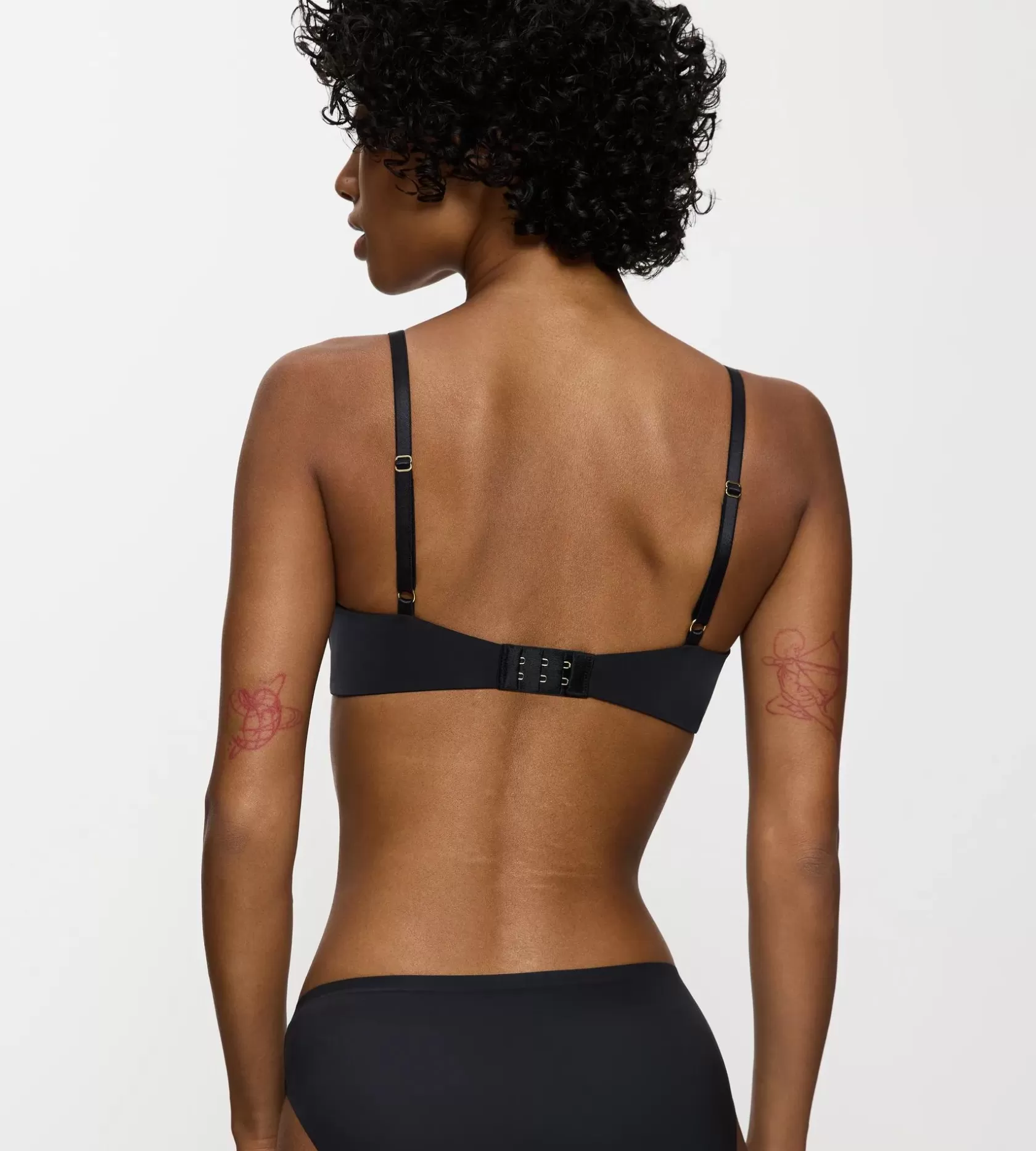 body_makeup_essentials_5-7.webp Triumph BODY MAKE-UP ESSENTIALS Black Sale