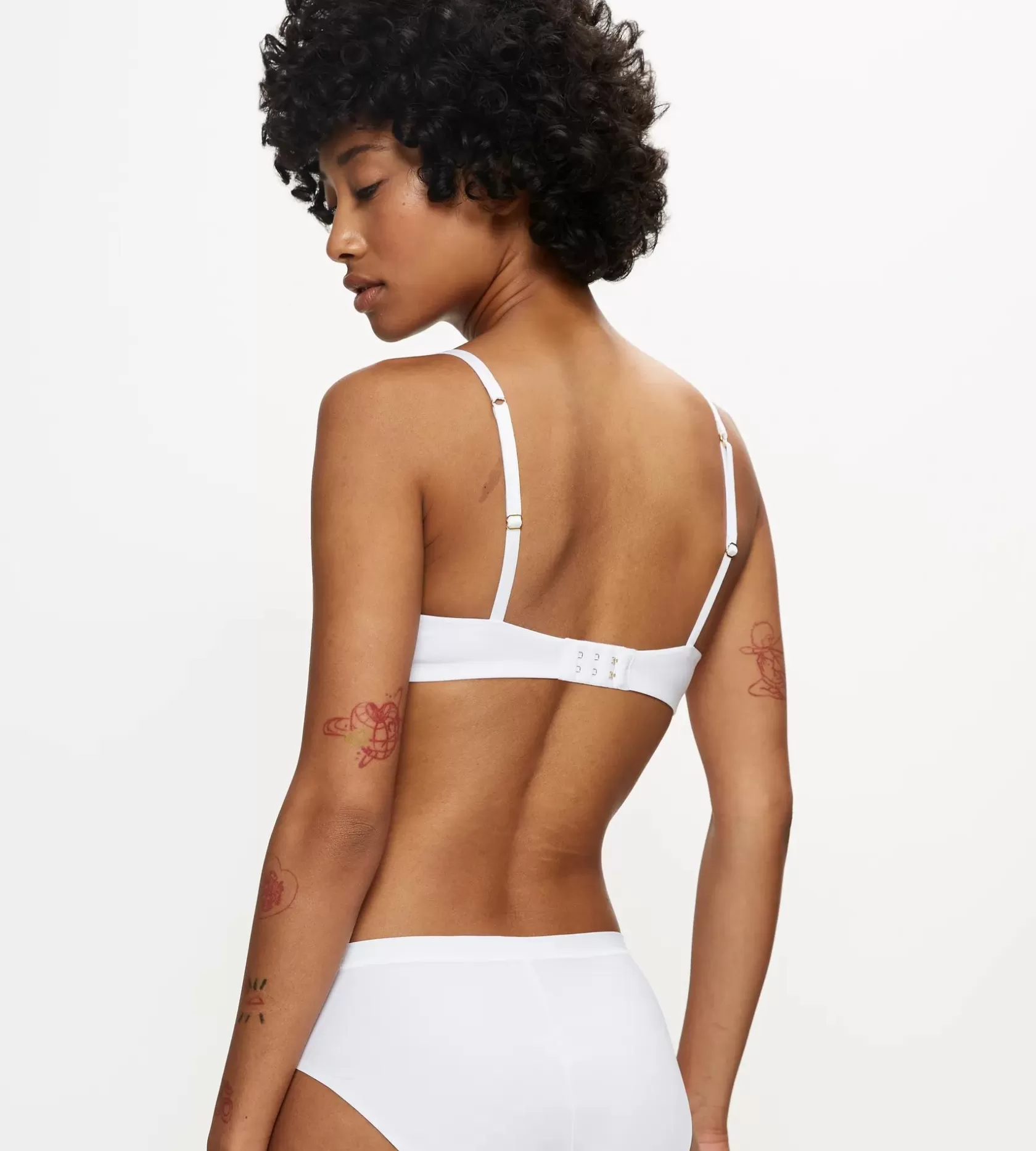 body_makeup_essentials_5-9.webp Triumph BODY MAKE-UP ESSENTIALS White Fashion