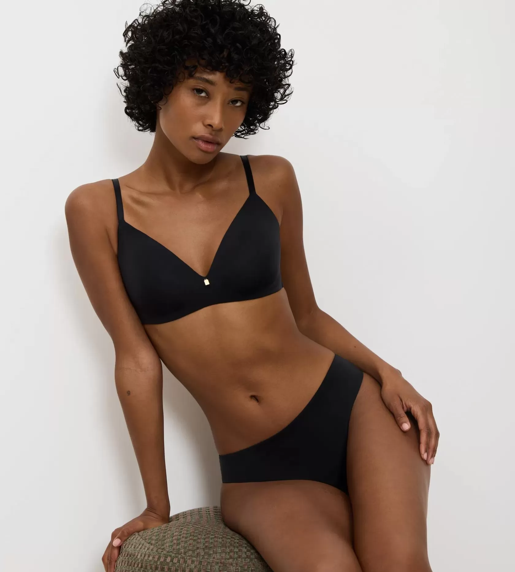 body_makeup_essentials_6-7.webp Triumph BODY MAKE-UP ESSENTIALS Black Sale