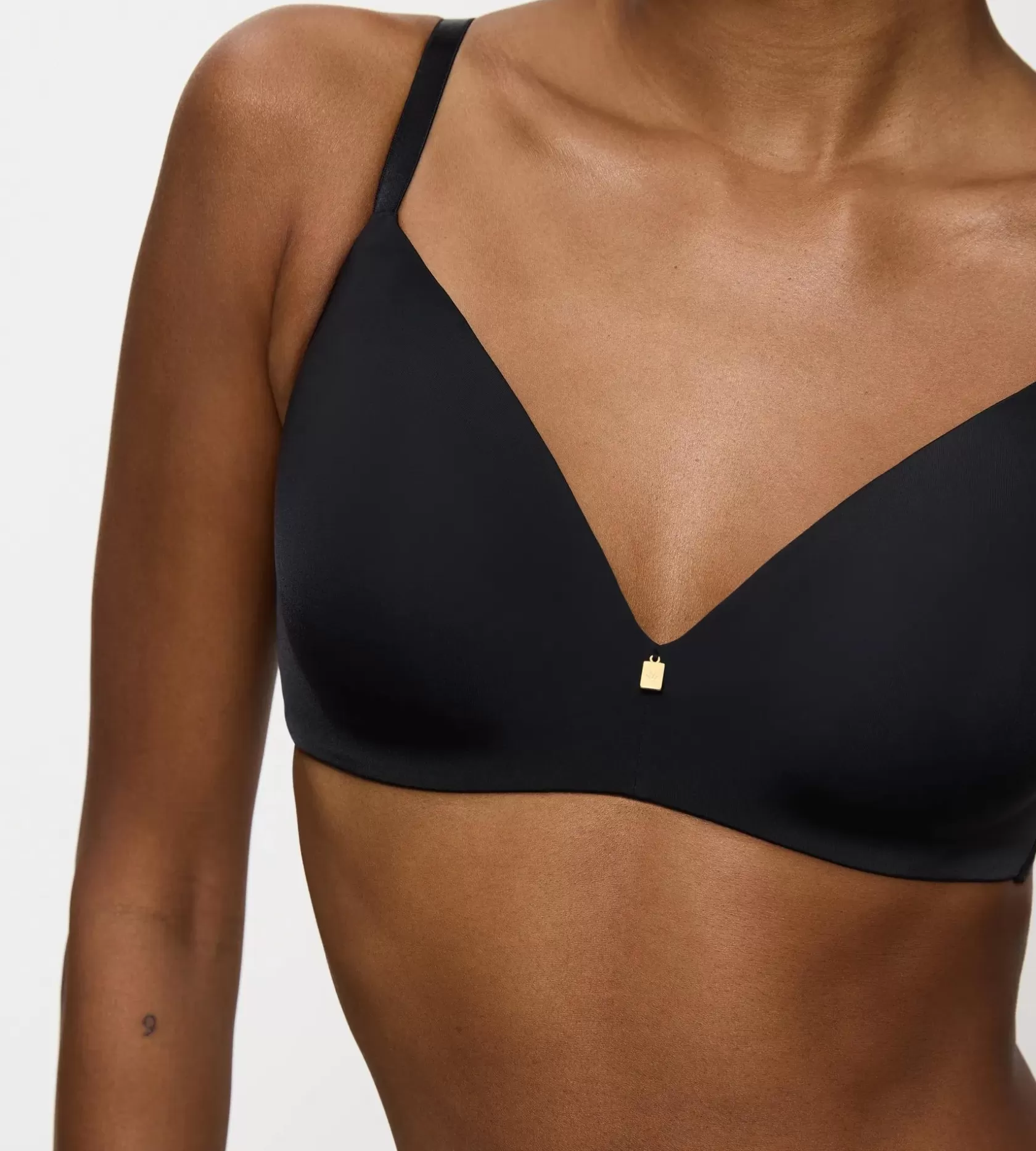 body_makeup_essentials_7-7.webp Triumph BODY MAKE-UP ESSENTIALS Black Sale