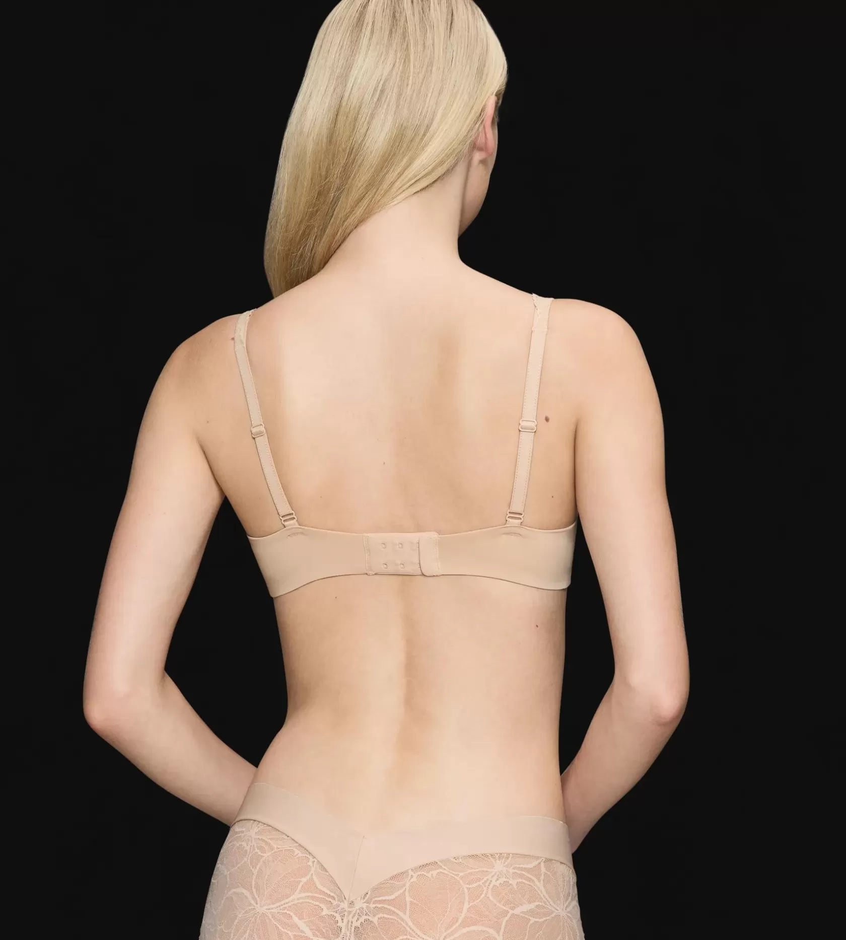 body_makeup_illusion_lace_5-10.webp Triumph BODY MAKE-UP ILLUSION LACE NudeBeige Flash Sale