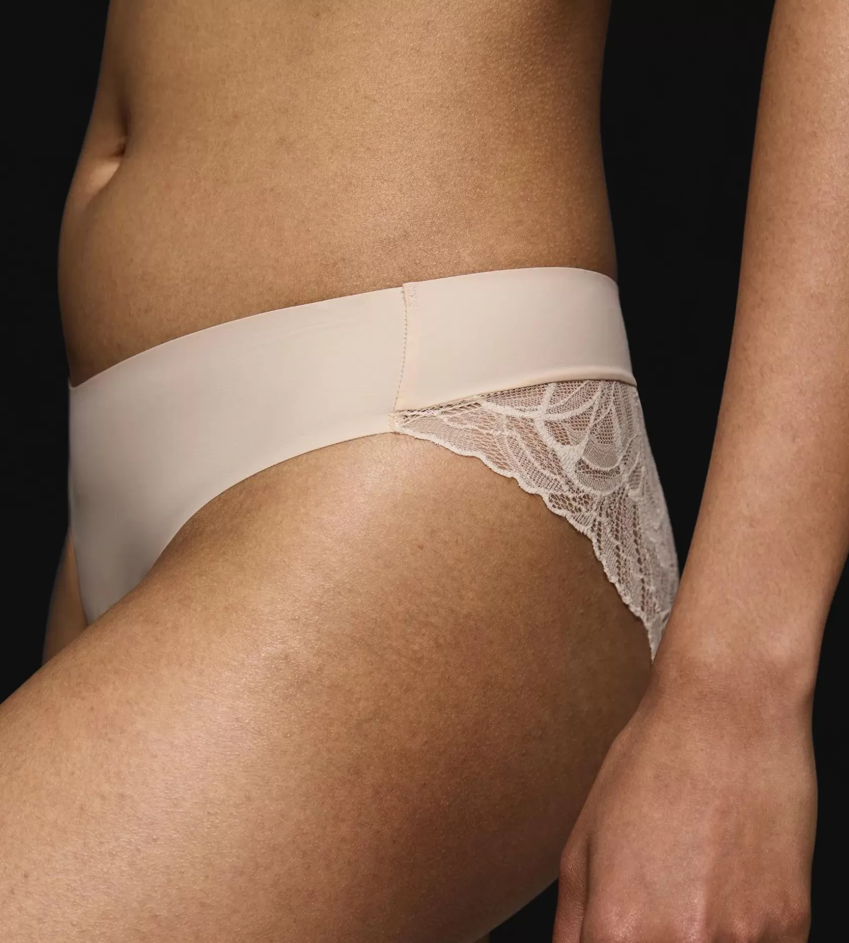 body_makeup_illusion_lace_7-5.webp Triumph BODY MAKE-UP ILLUSION LACE NudeBeige Fashion
