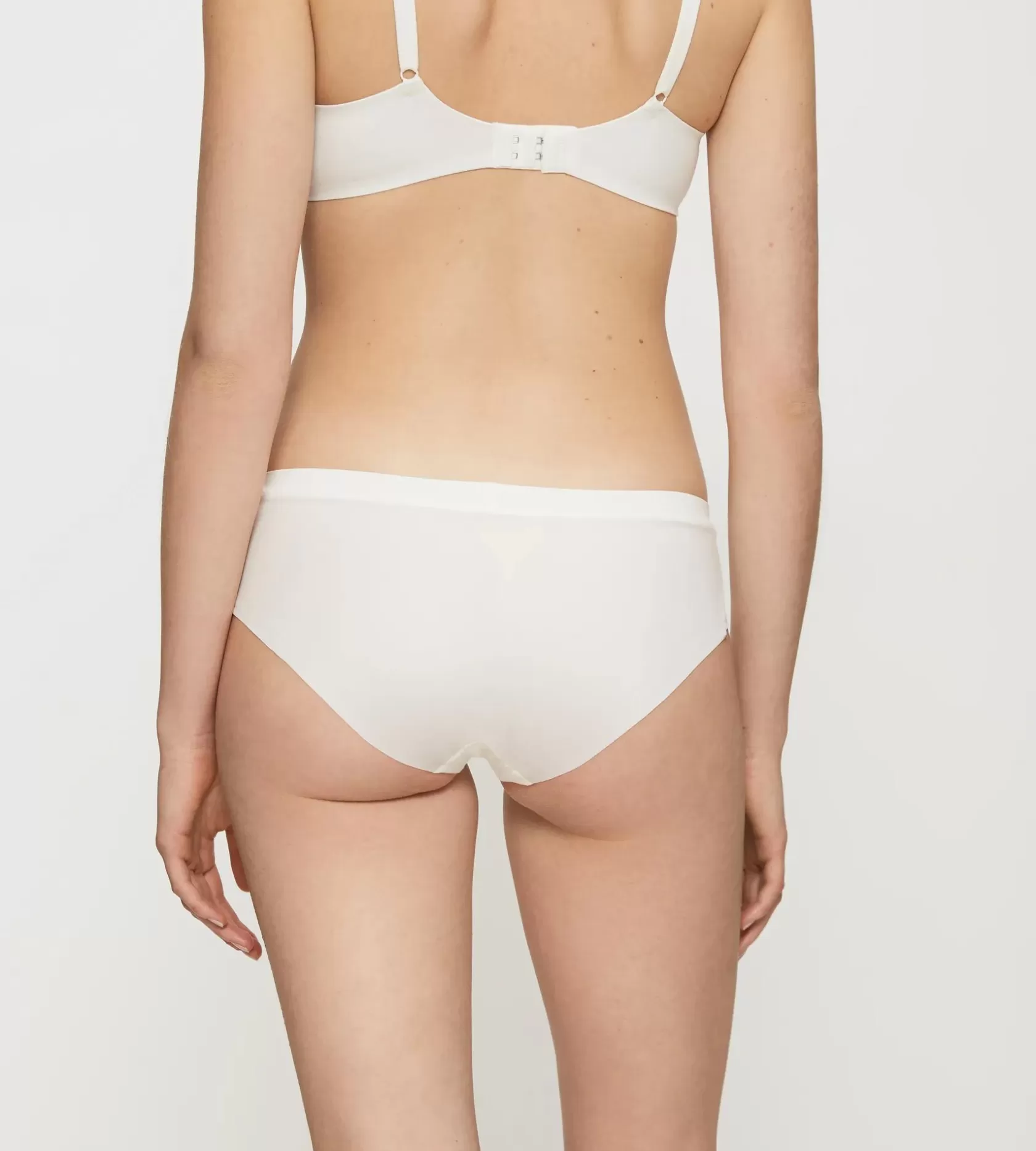 body_makeup_soft_touch_5-1.webp Triumph BODY MAKE-UP SOFT TOUCH Vanille New