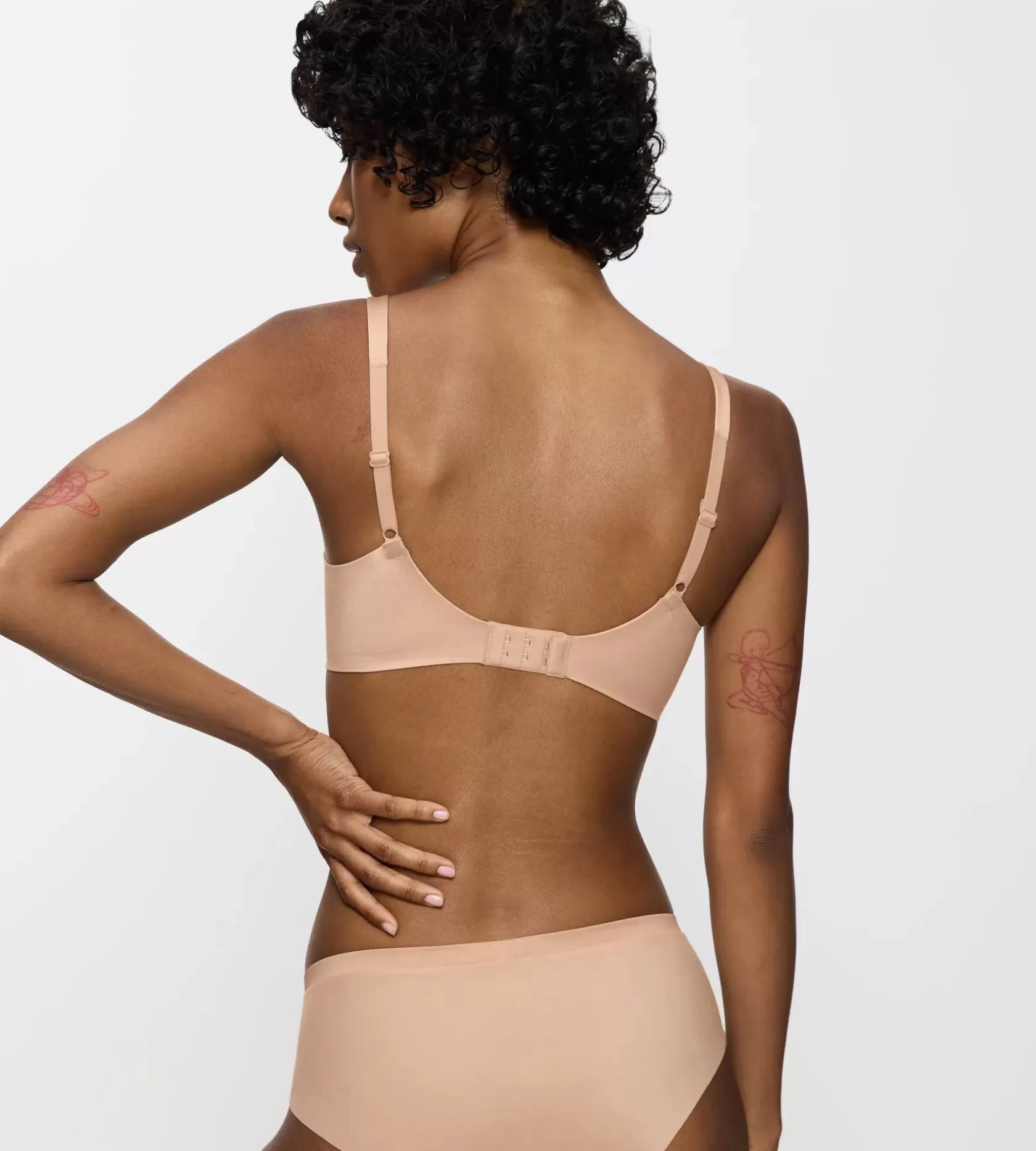 body_makeup_soft_touch_5-10.webp Triumph BODY MAKE-UP SOFT TOUCH NeutralBeige Store