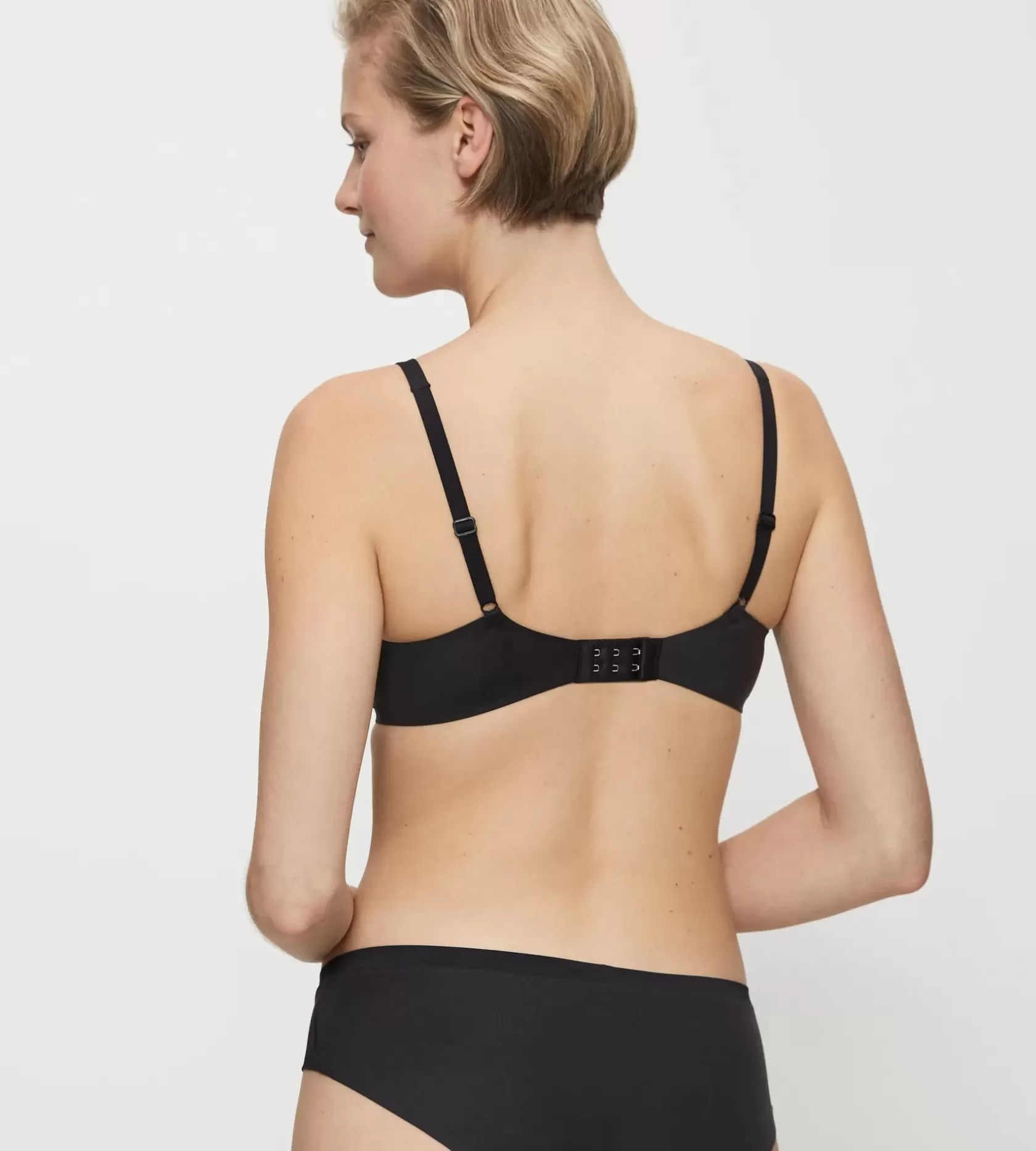 body_makeup_soft_touch_5-11.webp Triumph BODY MAKE-UP SOFT TOUCH Black Flash Sale