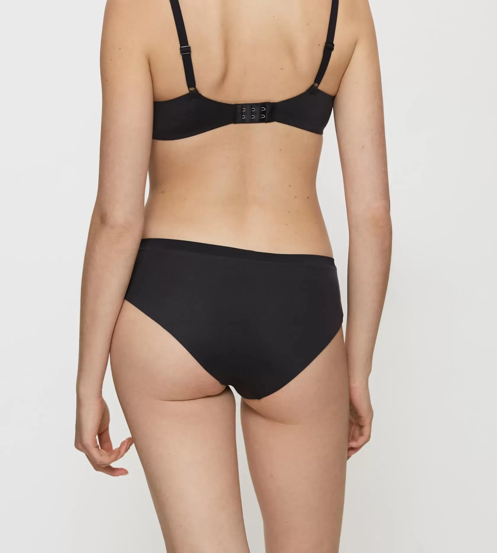 body_makeup_soft_touch_5-3.webp Triumph BODY MAKE-UP SOFT TOUCH Black Outlet