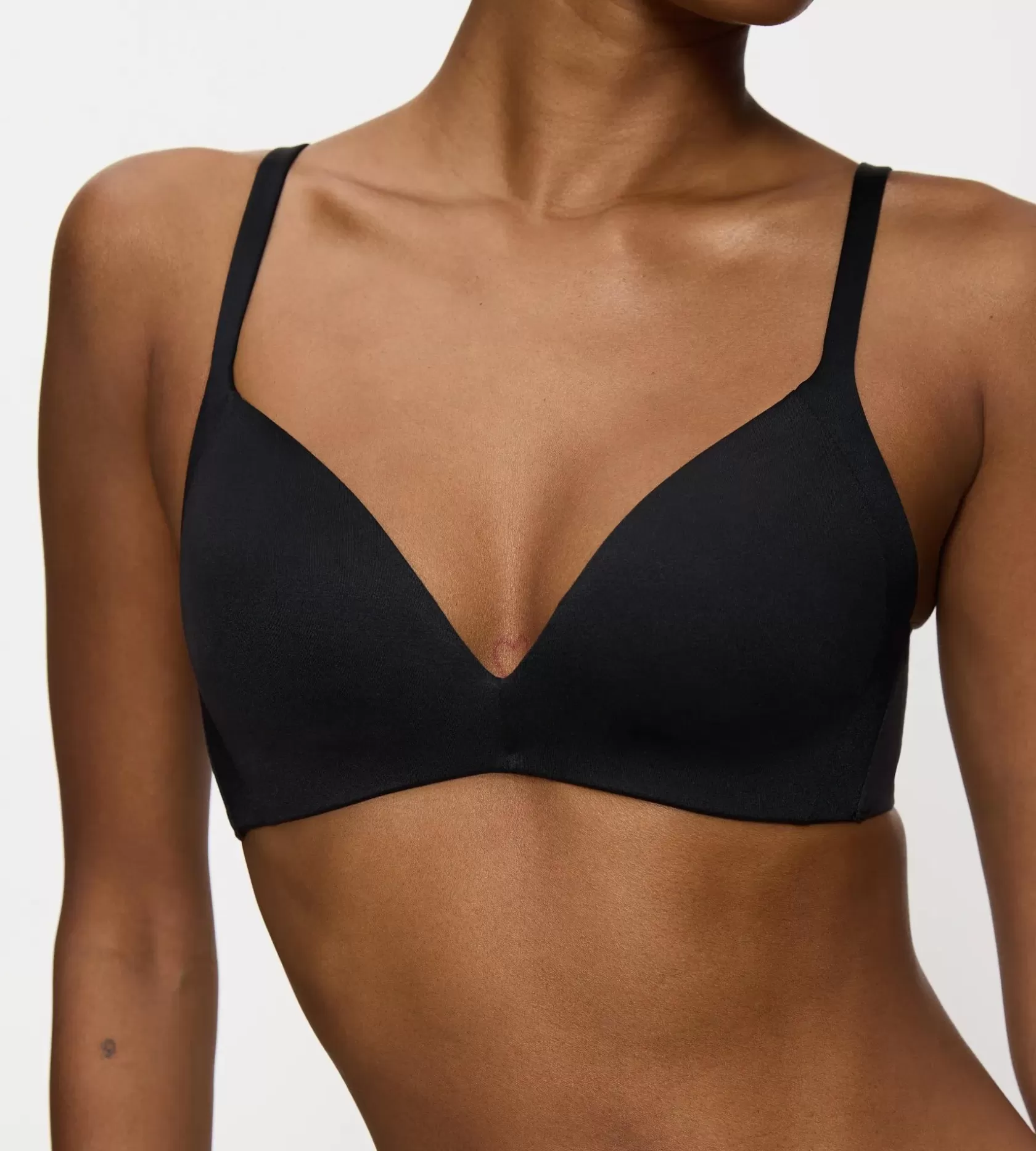 body_makeup_soft_touch_7-6.webp Triumph BODY MAKE-UP SOFT TOUCH Black Hot