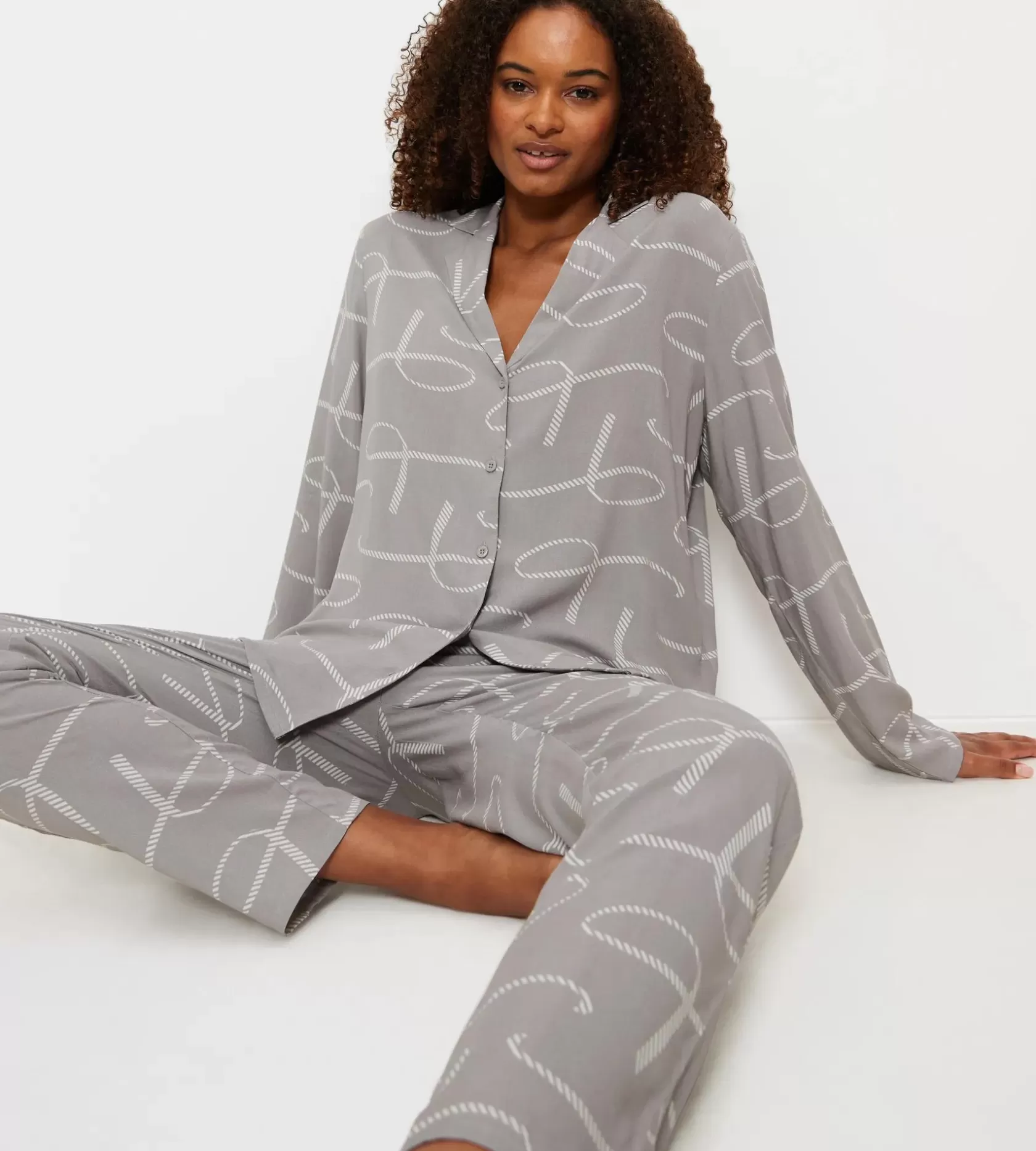 boyfriend_fit_6-2.webp Triumph BOYFRIEND FIT GreyCombination Best