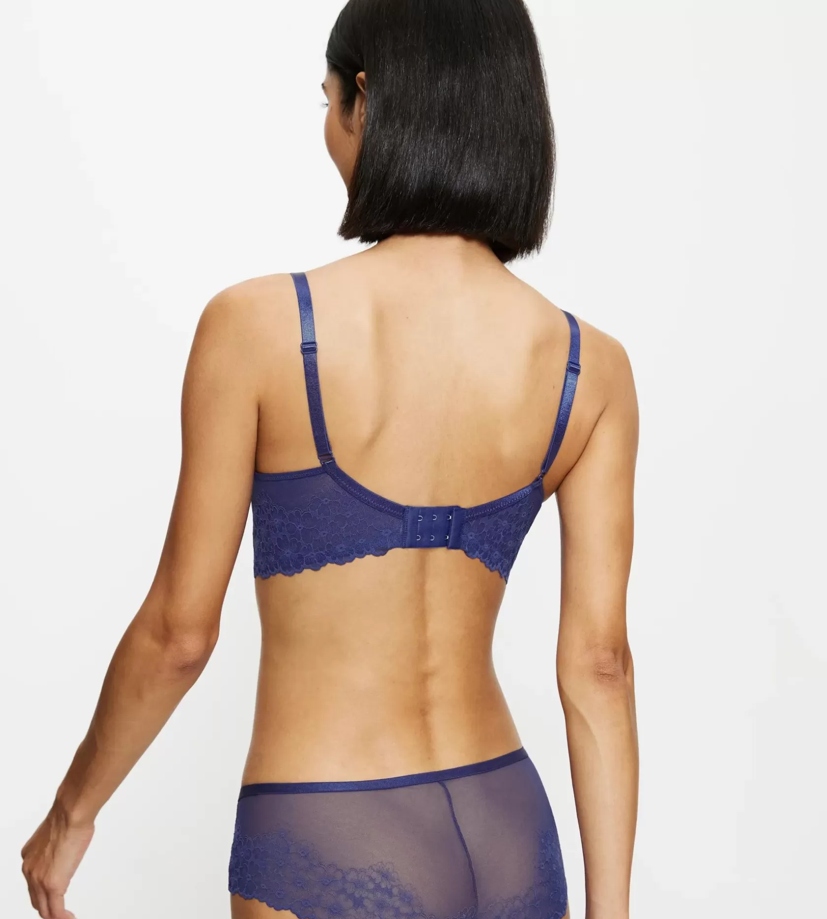 bright_spotlight_5-15.webp Triumph BRIGHT SPOTLIGHT Coolwater New