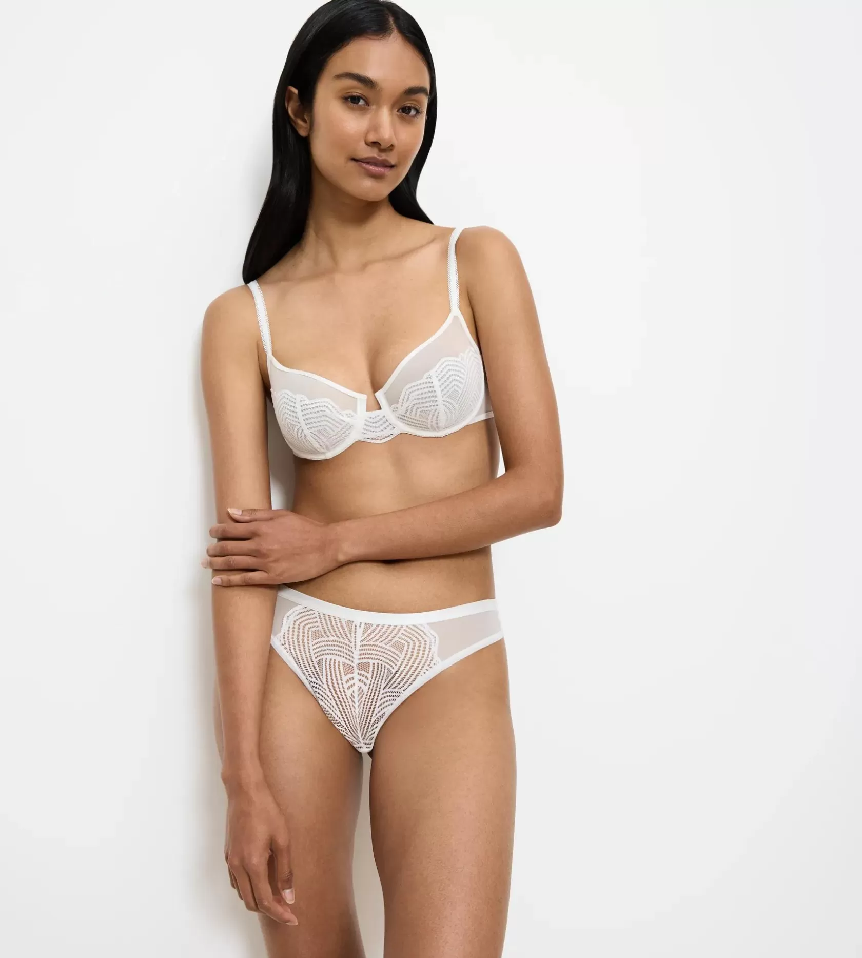 delightful_spotlight_6-9.webp Triumph DELIGHTFUL SPOTLIGHT SilkWhite Hot