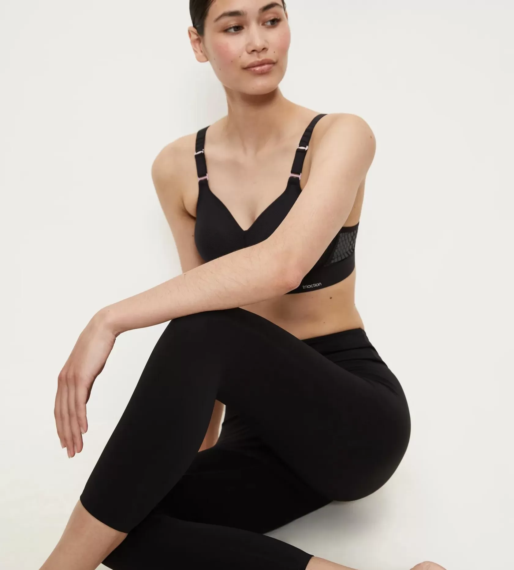 dl_rtw_aw_6.webp Triumph DL RTW AW22 Black New