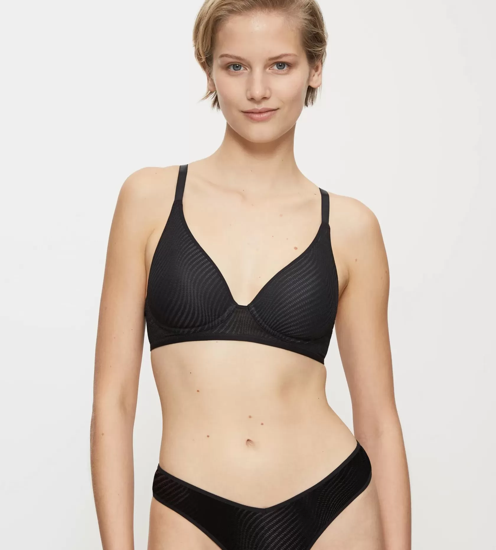 harmony_spotlight_4-19.webp Triumph HARMONY SPOTLIGHT Black Cheap