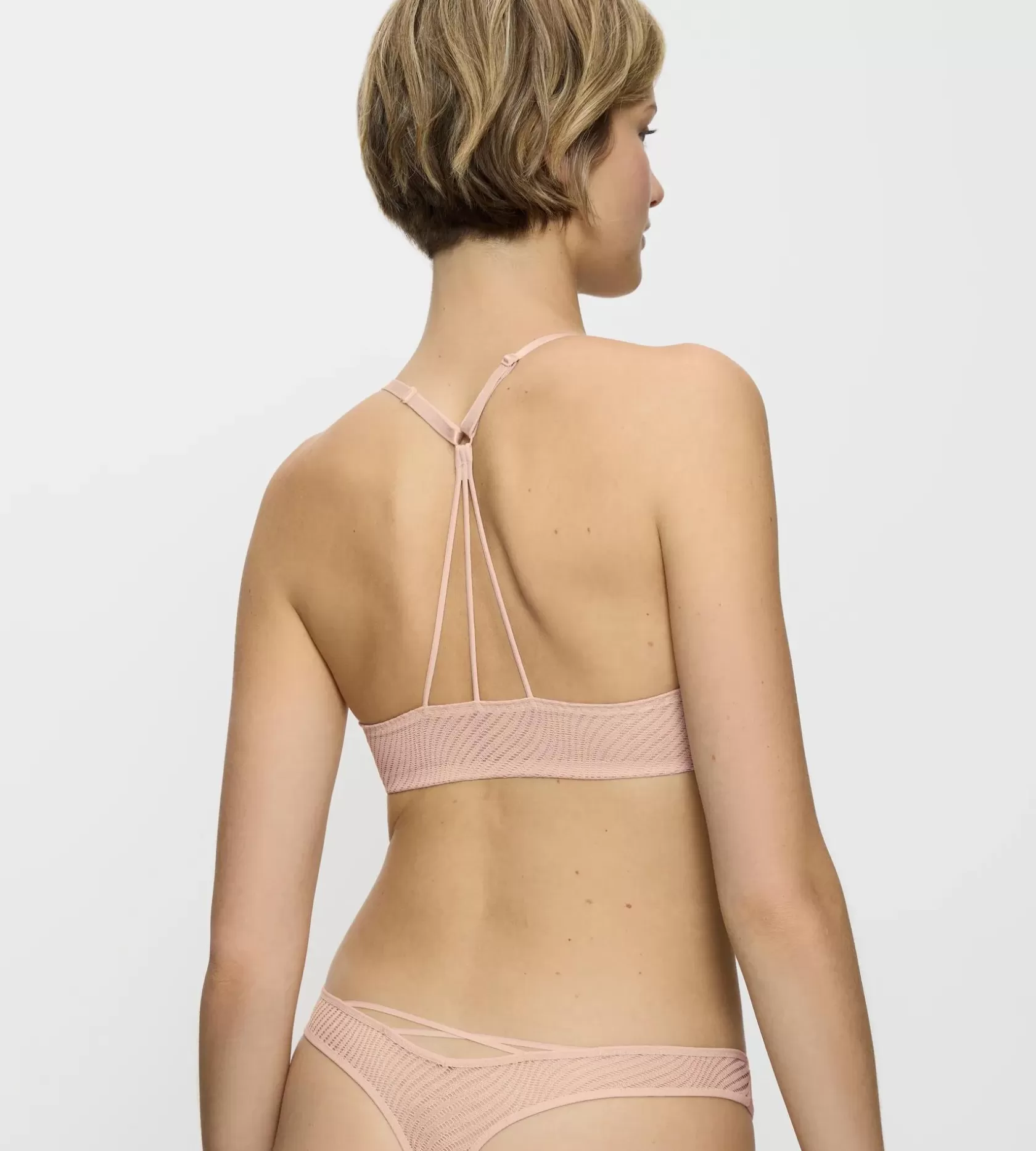 harmony_spotlight_5-18.webp Triumph HARMONY SPOTLIGHT FigPink New