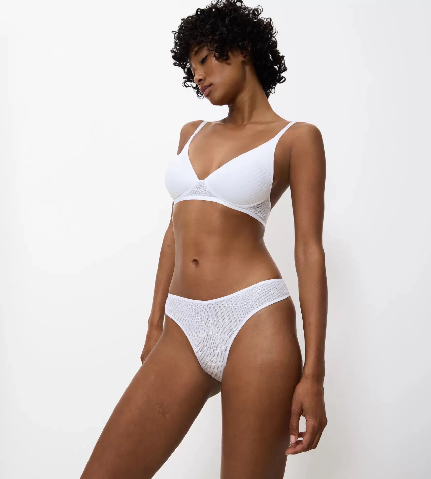 harmony_spotlight_6-15.webp Triumph HARMONY SPOTLIGHT White Cheap