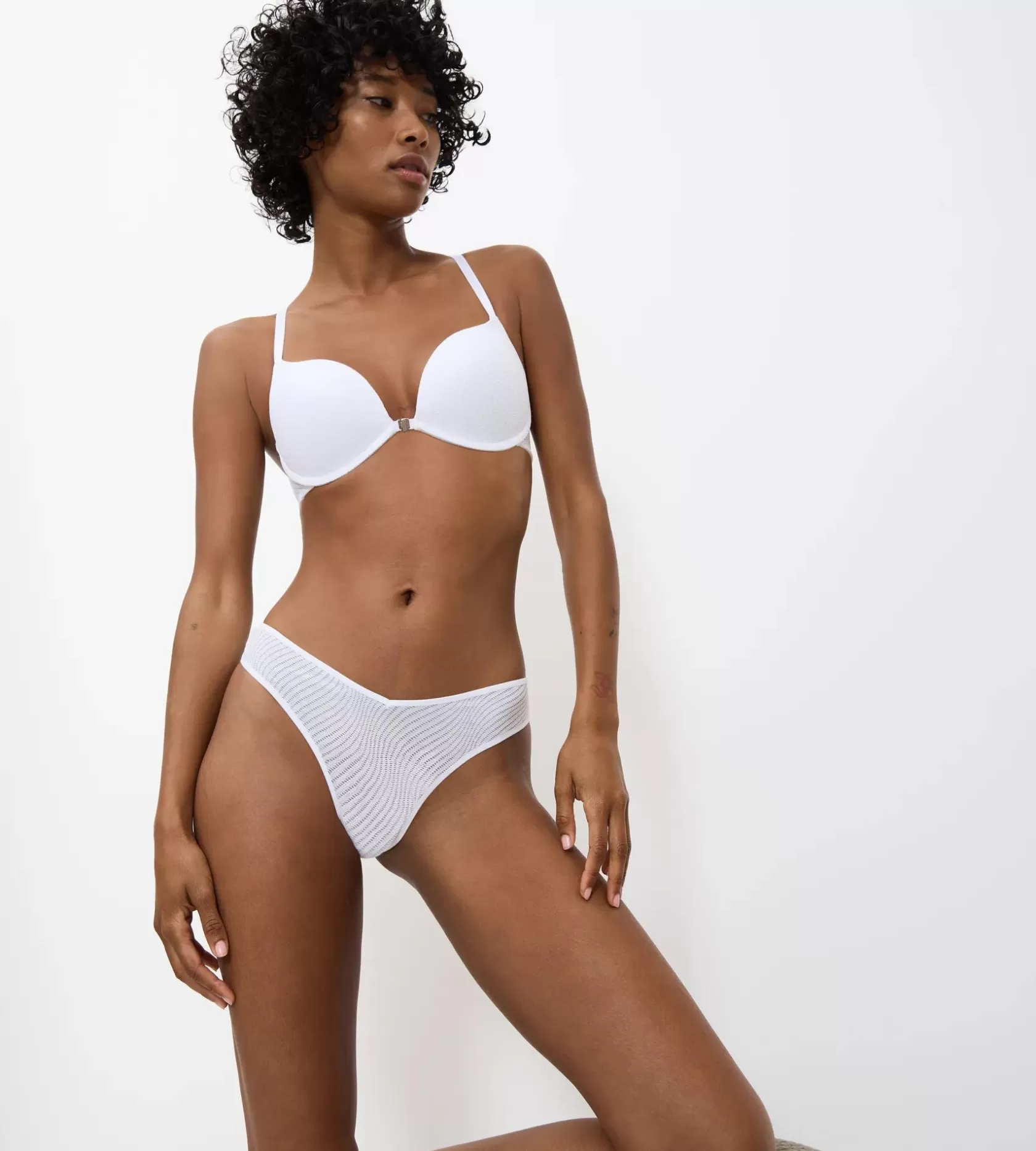 harmony_spotlight_6-8.webp Triumph HARMONY SPOTLIGHT White Flash Sale