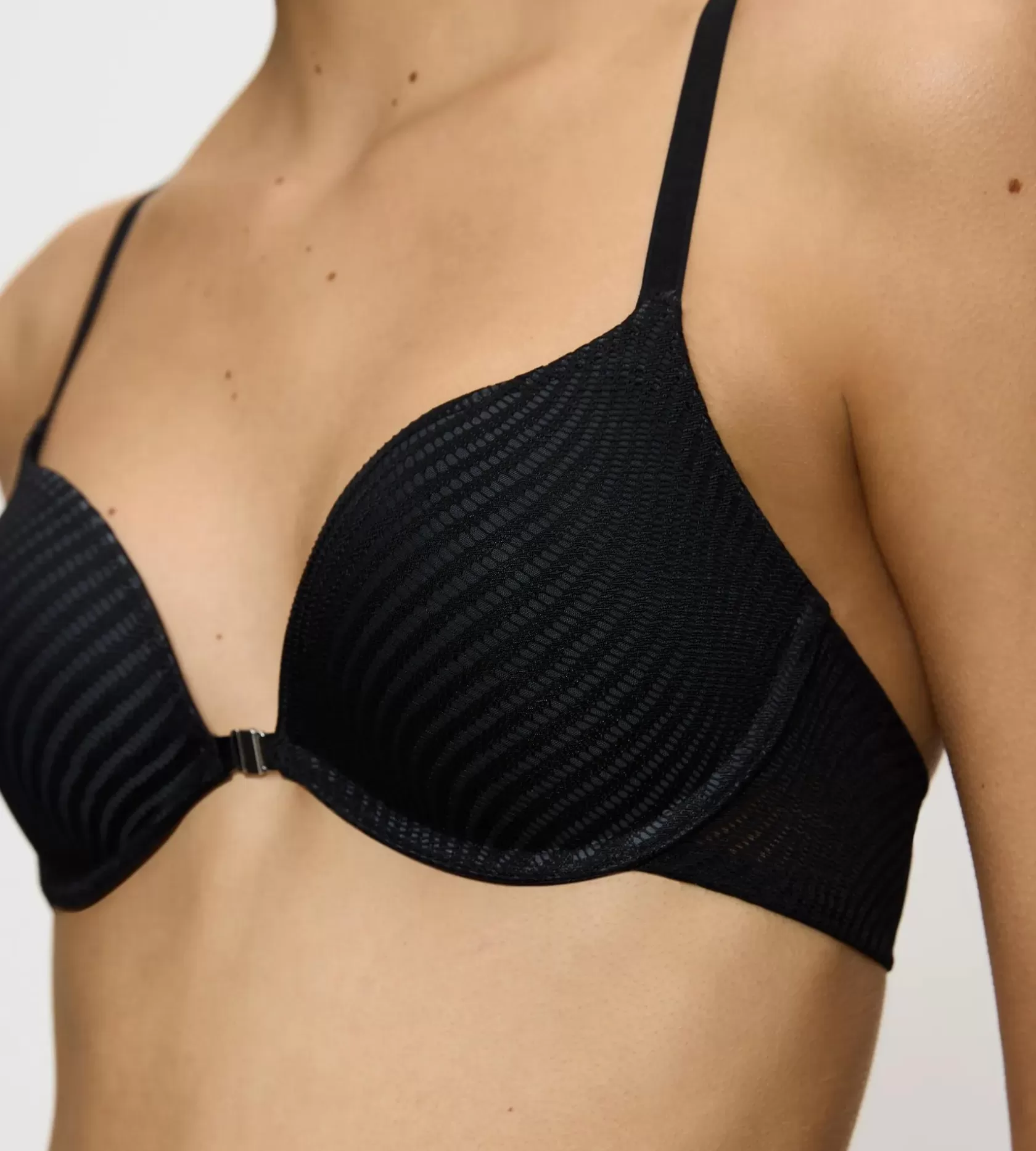 harmony_spotlight_7-19.webp Triumph HARMONY SPOTLIGHT Black Best