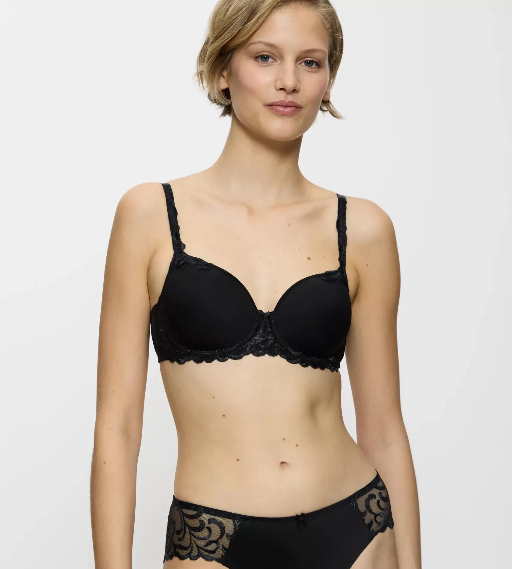 Triumph MODERN FINESSE Black Store