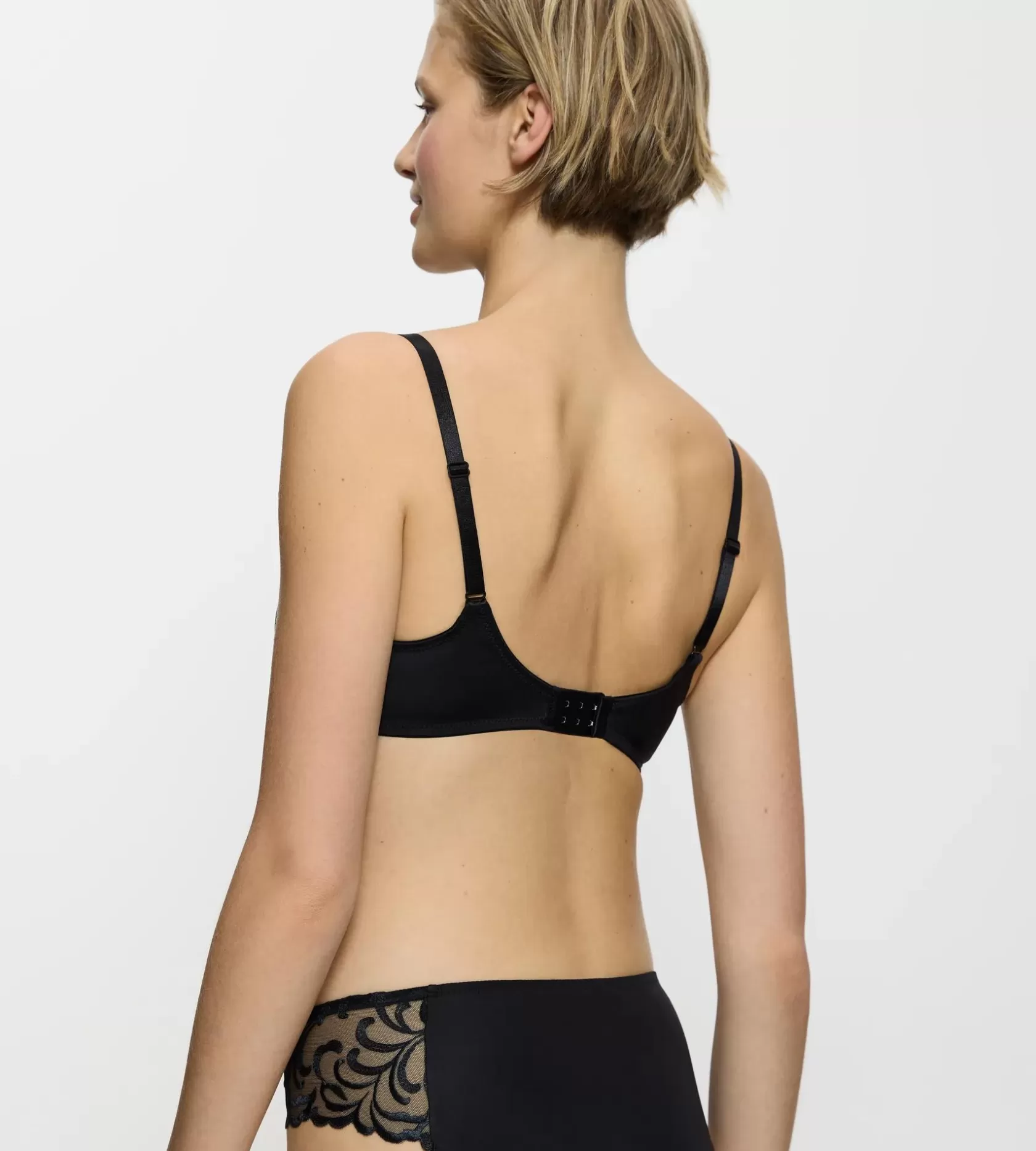 modern_finesse_5-8.webp Triumph MODERN FINESSE Black Store