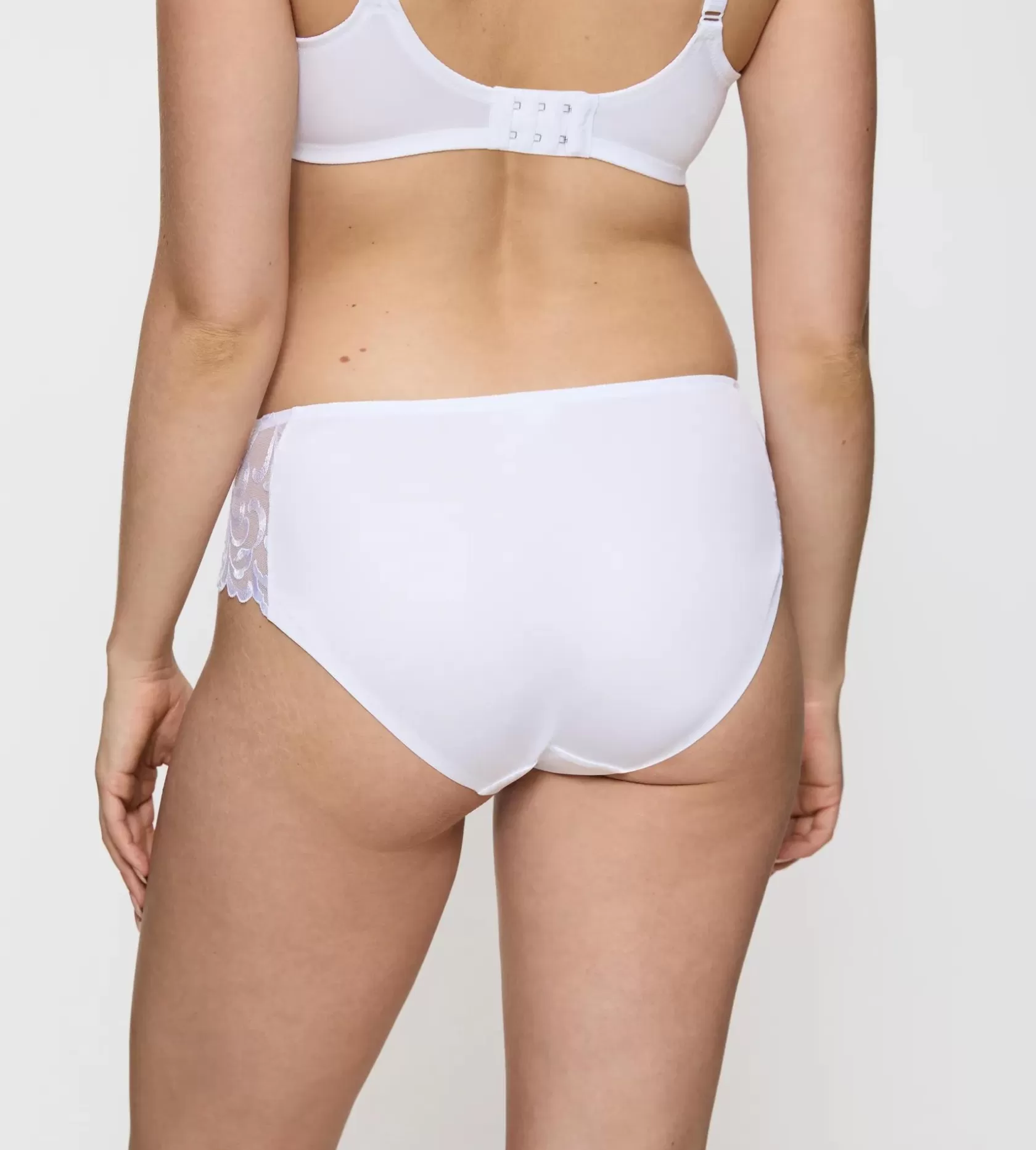 modern_finesse_5.webp Triumph MODERN FINESSE White Shop