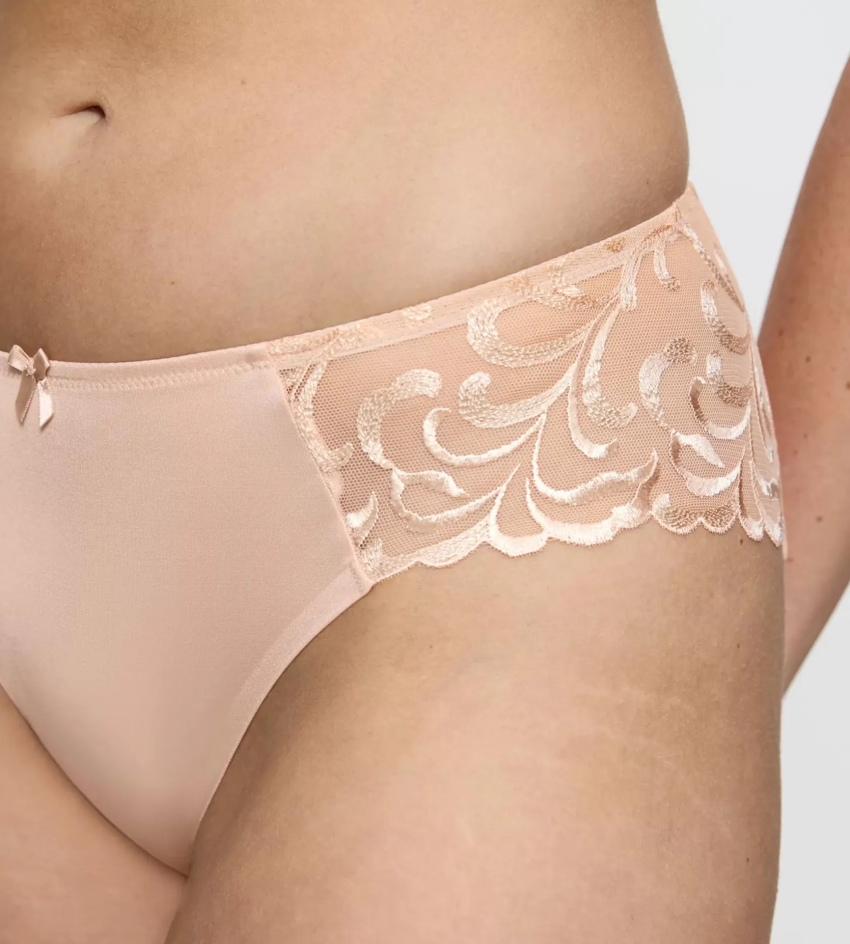 modern_finesse_7-1.webp Triumph MODERN FINESSE NeutralBeige Fashion