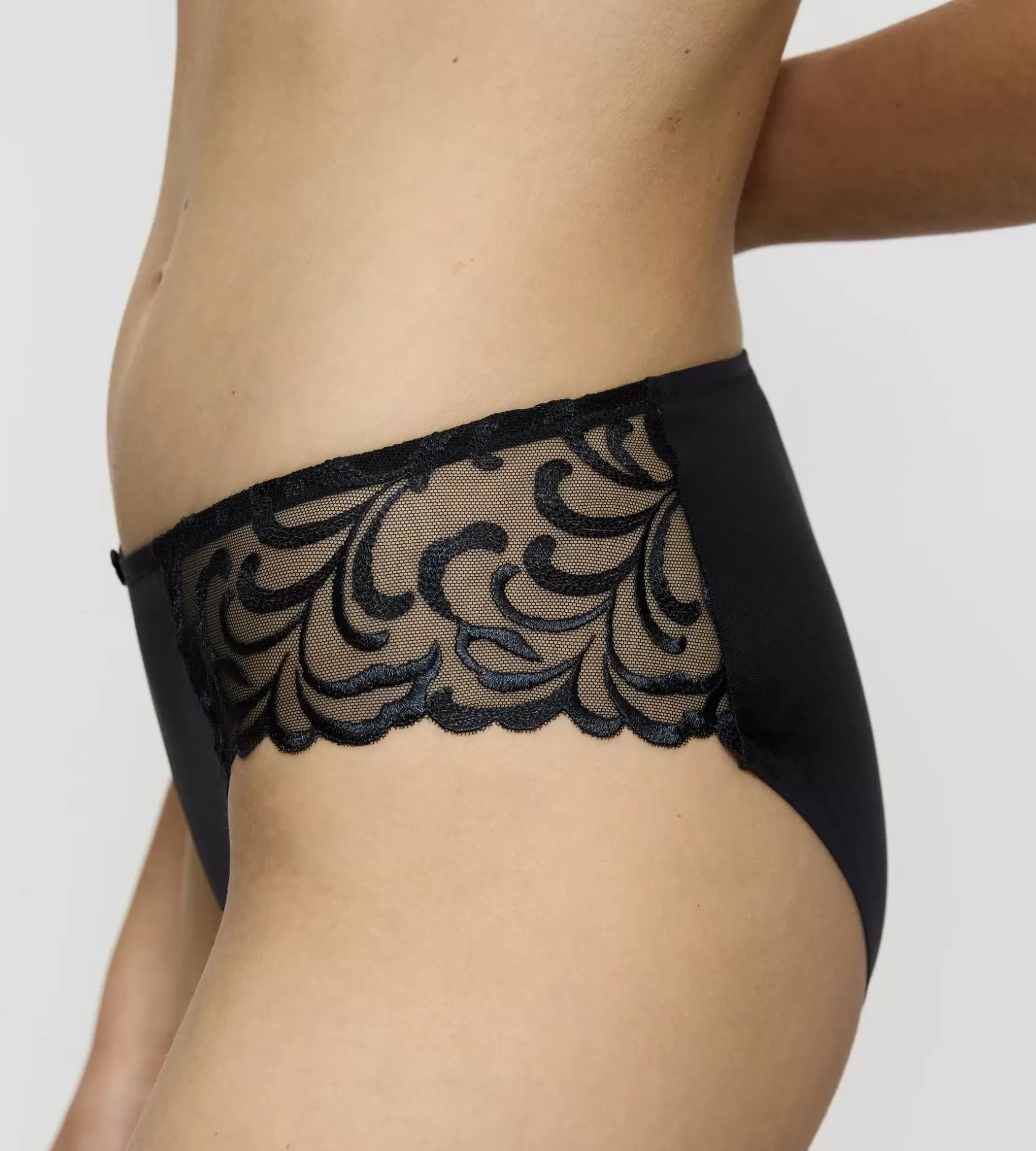 modern_finesse_7-2.webp Triumph MODERN FINESSE Black Cheap