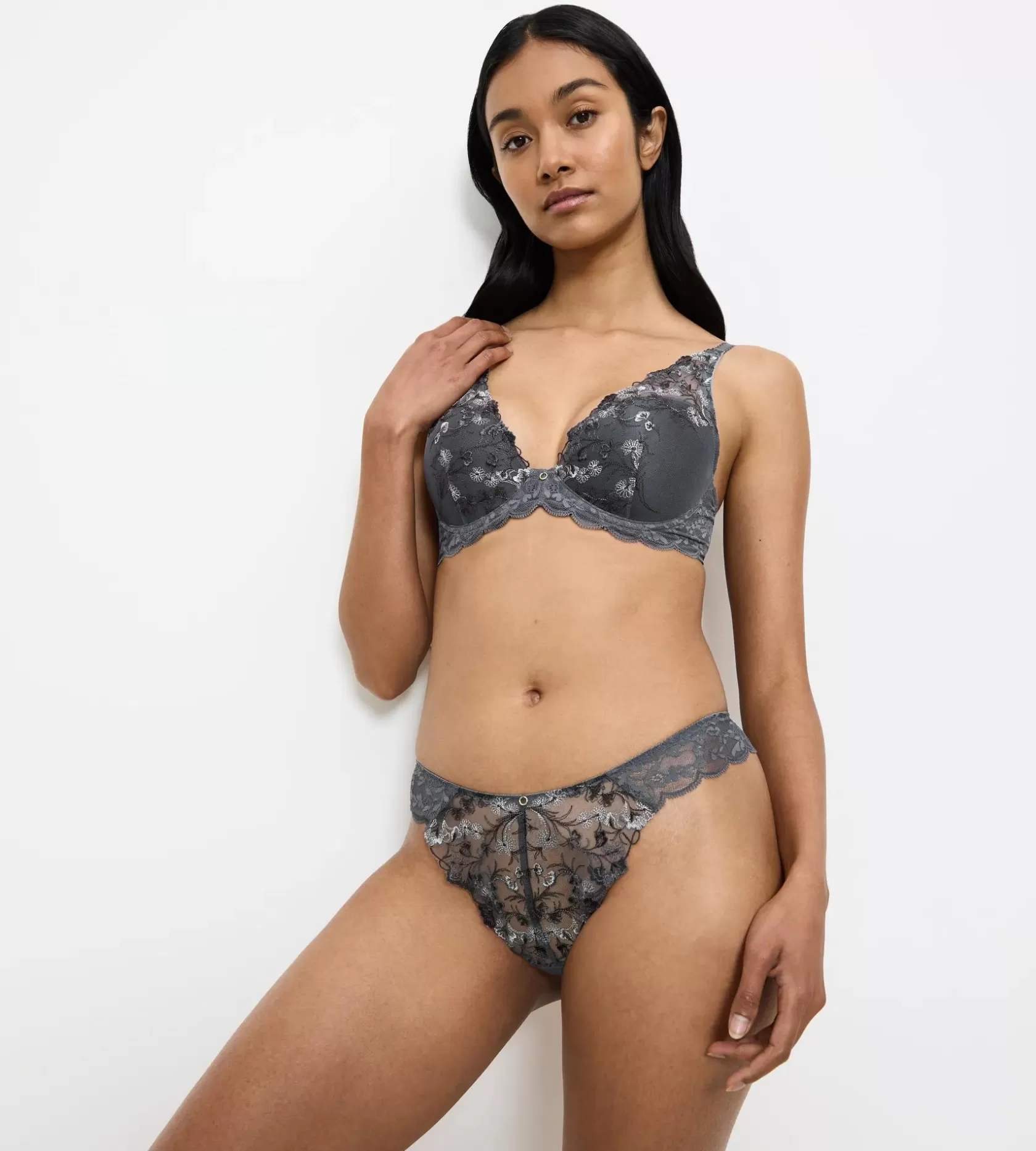 sensual_spotlight_6-5.webp Triumph SENSUAL SPOTLIGHT PebbleGrey Best