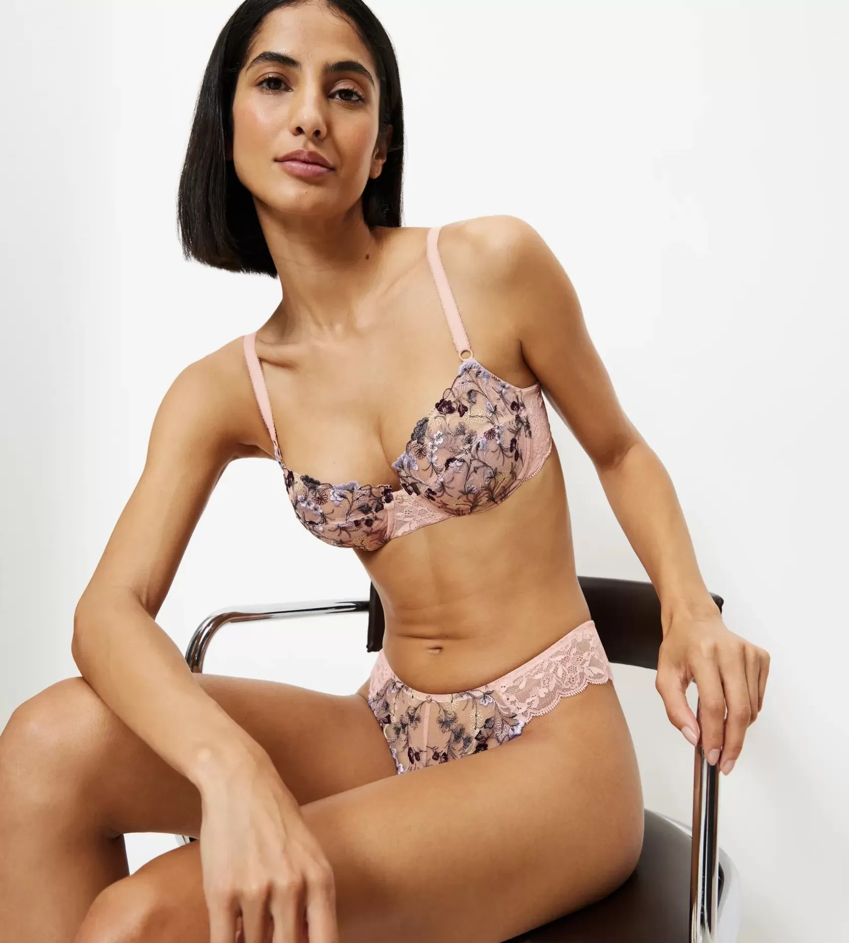 sensual_spotlight_6-8.webp Triumph SENSUAL SPOTLIGHT FoundationNude Shop