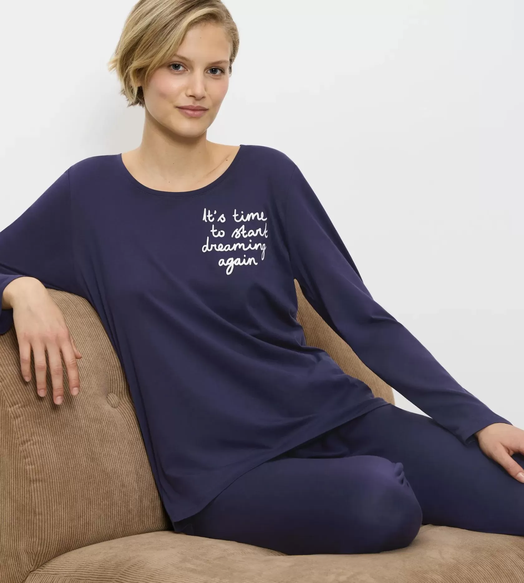 sets_6-3.webp Triumph SETS SkyLine Fashion