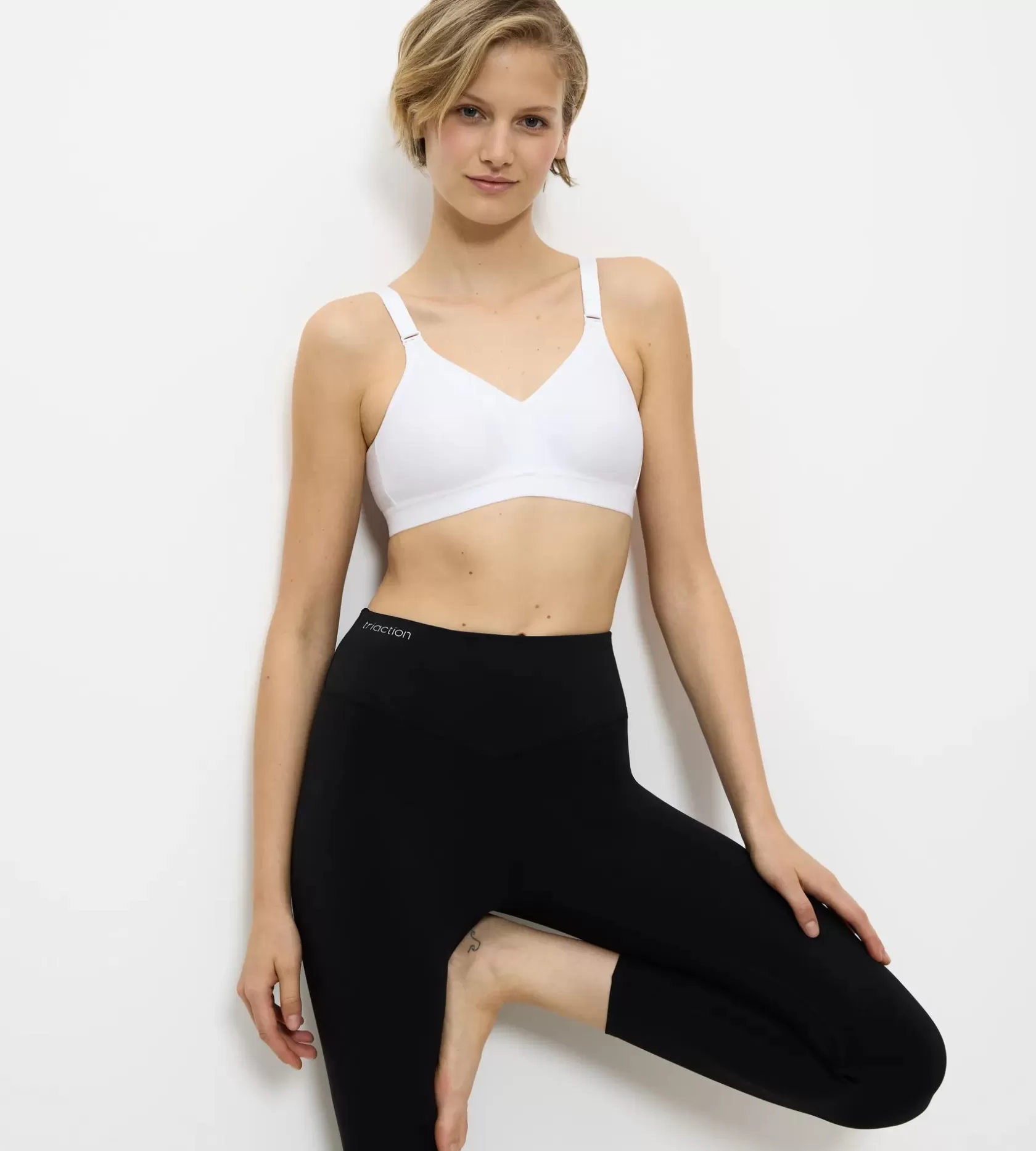 triaction_wellness_6.webp Triumph TRIACTION WELLNESS White Best