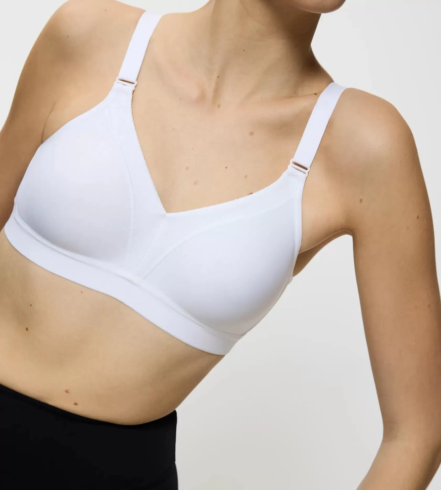 triaction_wellness_7.webp Triumph TRIACTION WELLNESS White Best