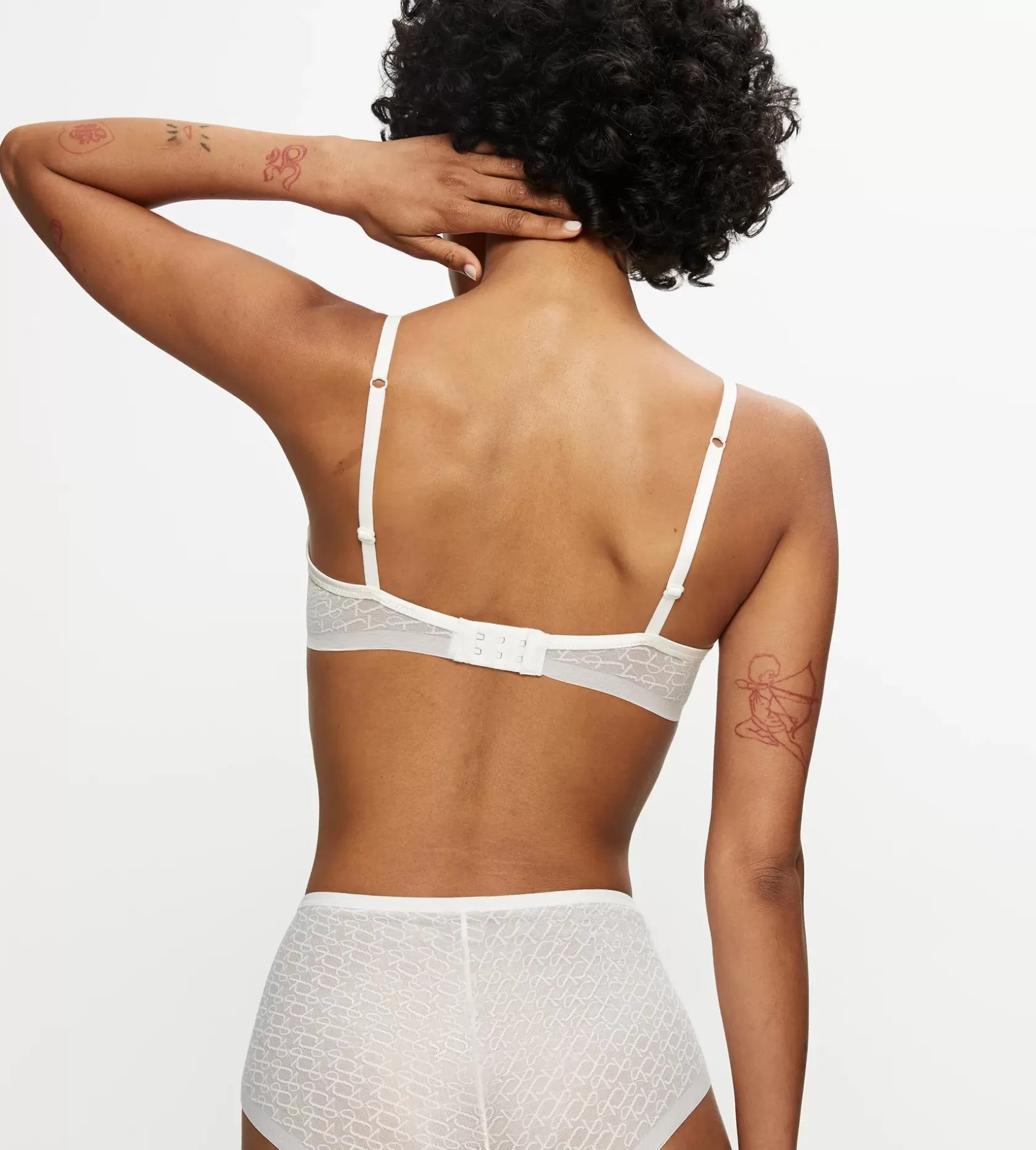 triumph_signature_sheer_5-18.webp Triumph SIGNATURE SHEER EcruWhite Flash Sale
