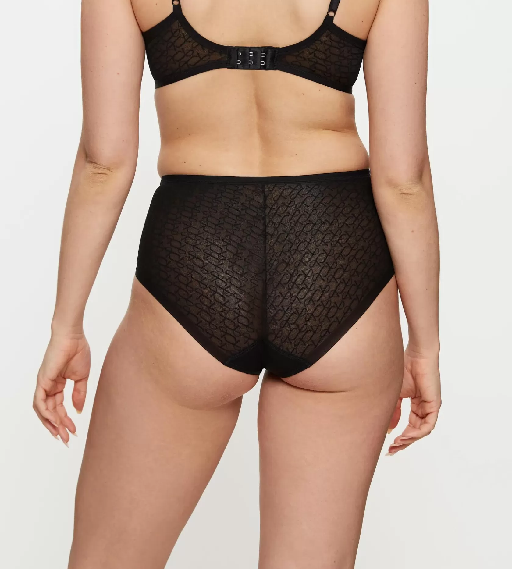 triumph_signature_sheer_5-6.webp Triumph SIGNATURE SHEER Black Store